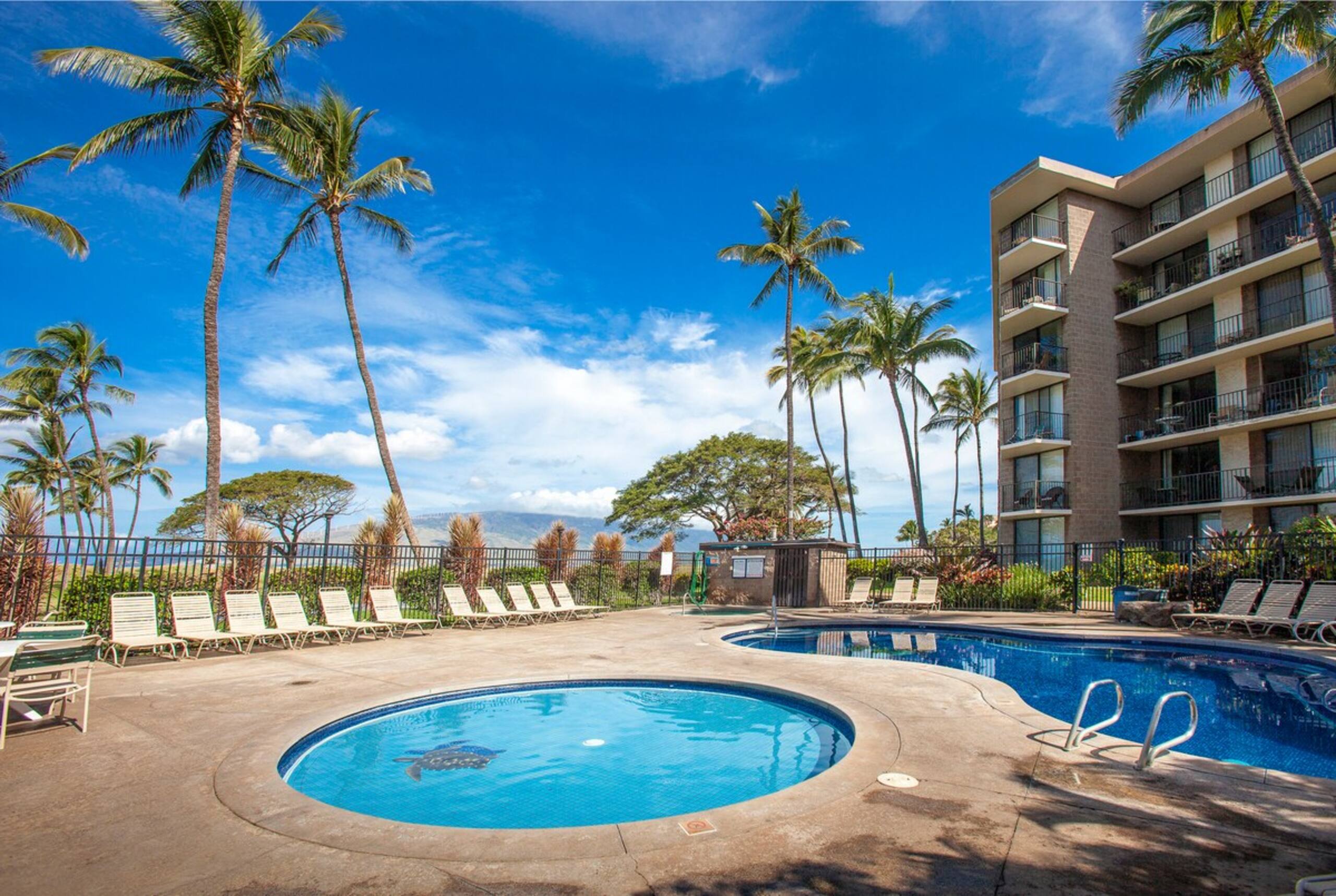 Kauhale Makai Oceanfront Condo w/ Pool & Hot Tub - Photo 22