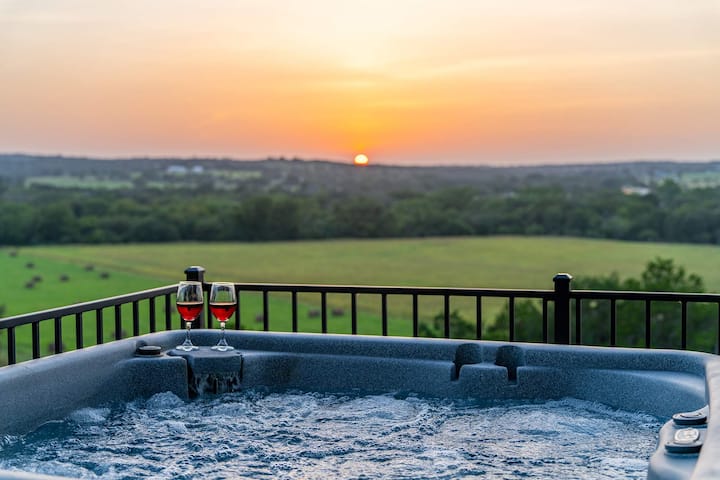 Luckenbach House, Hot Tub, Views! - Luckenbach, TX