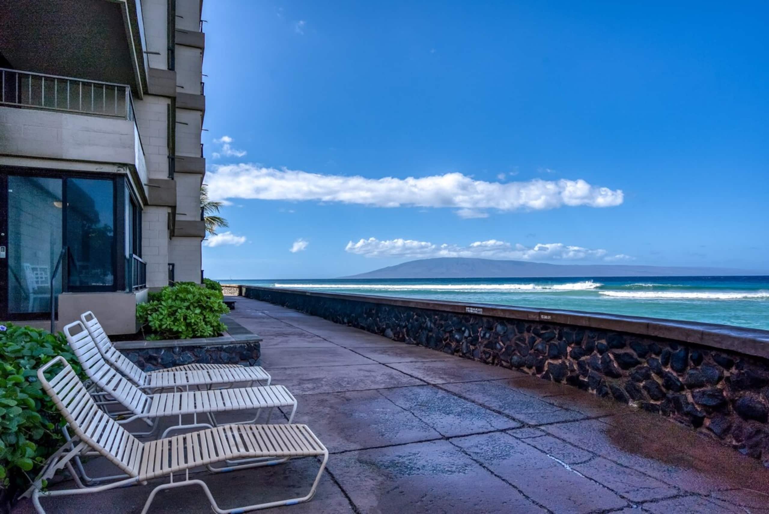 Oceanfront studio w/ lanai and sunset views - Photo 50