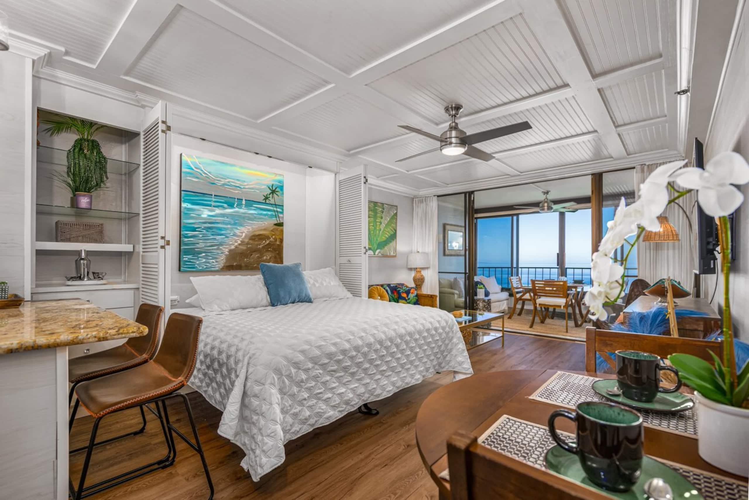 Oceanfront studio w/ lanai and sunset views - Photo 11