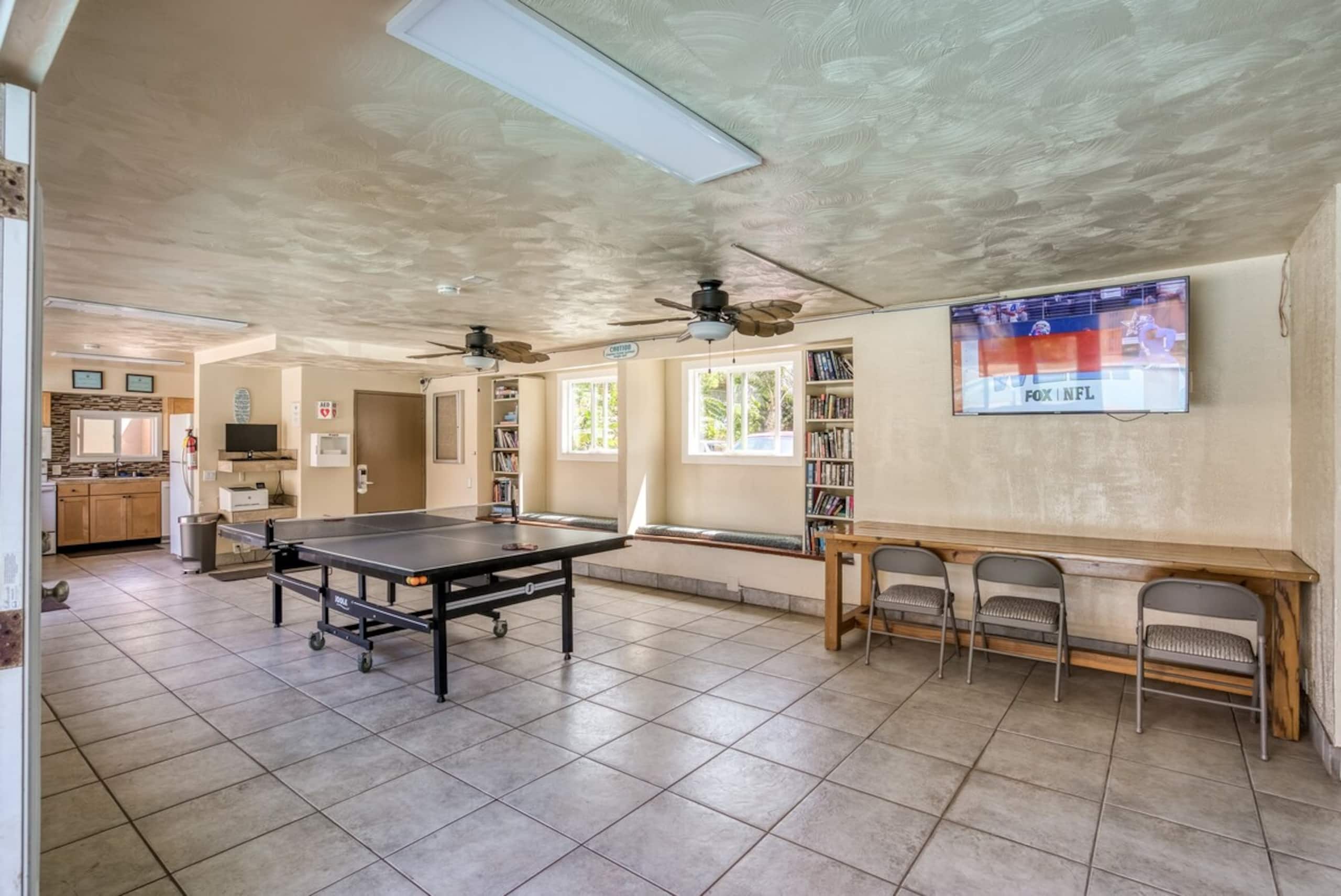 Oceanfront studio w/ lanai and sunset views - Photo 25