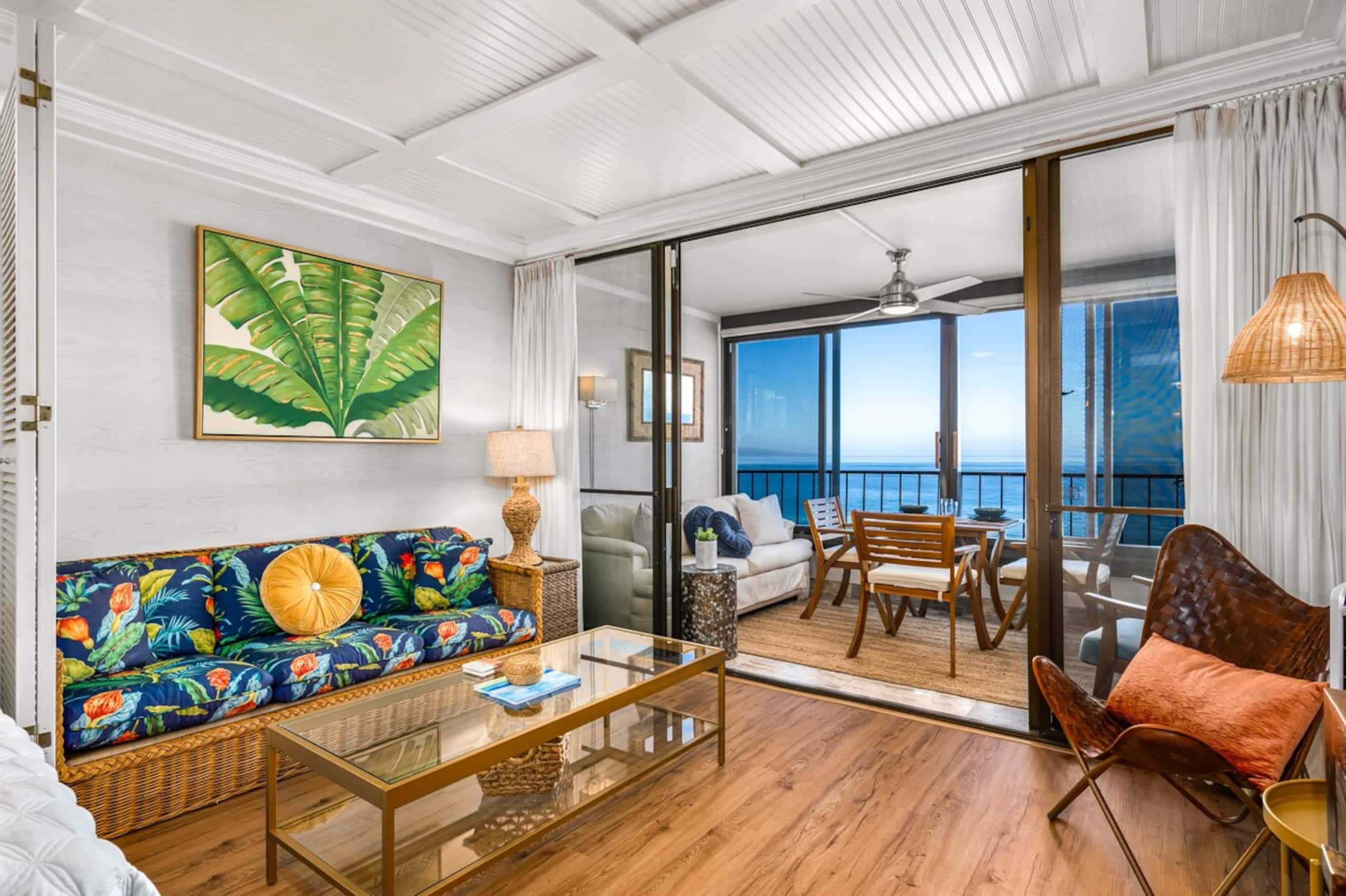 Oceanfront studio w/ lanai and sunset views - Photo 6