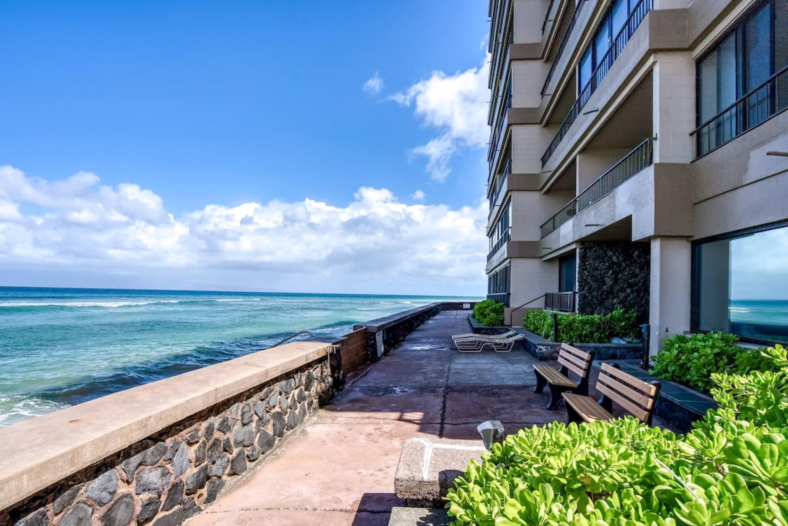 Oceanfront studio w/ lanai and sunset views - Photo 46