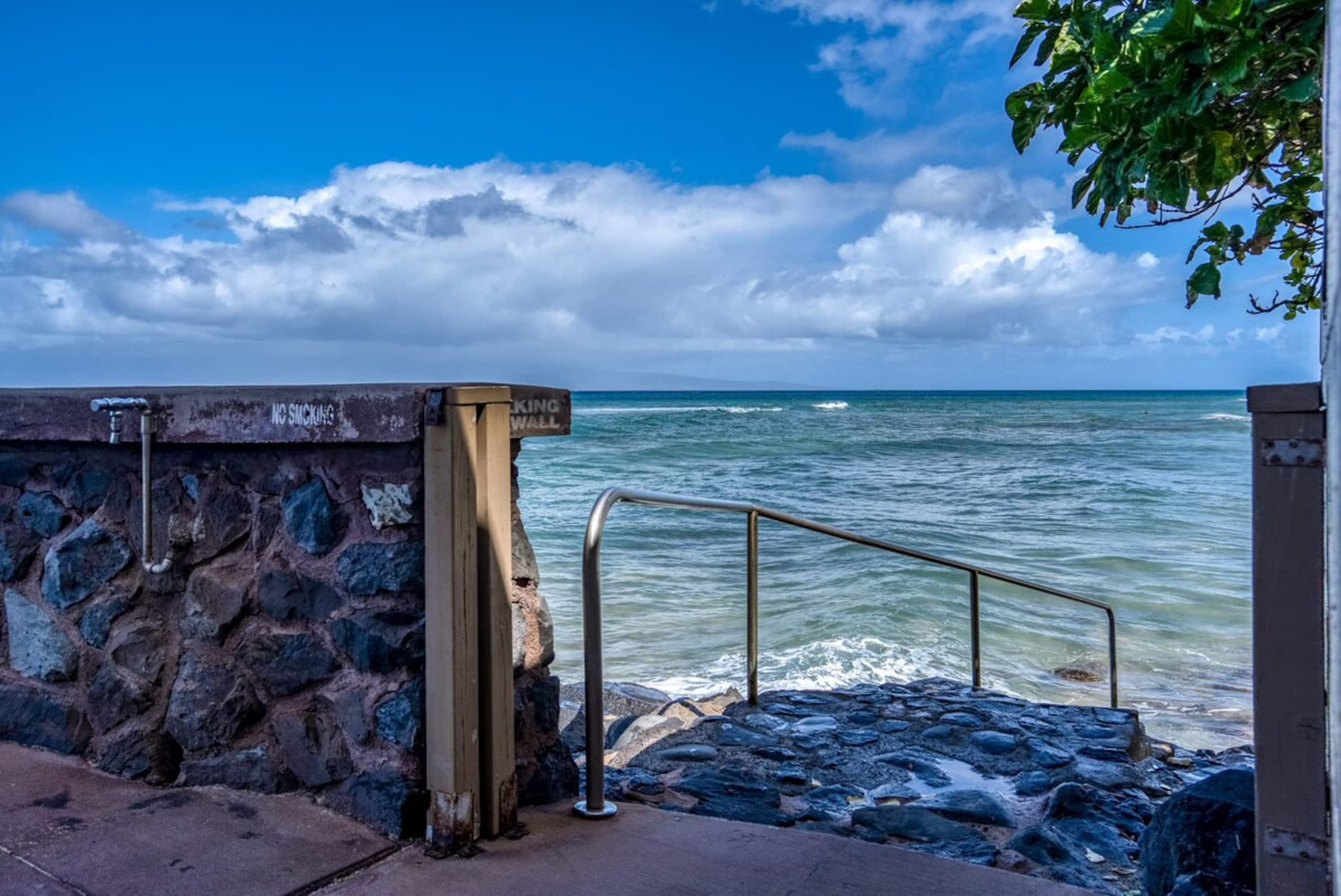Oceanfront studio w/ lanai and sunset views - Photo 55