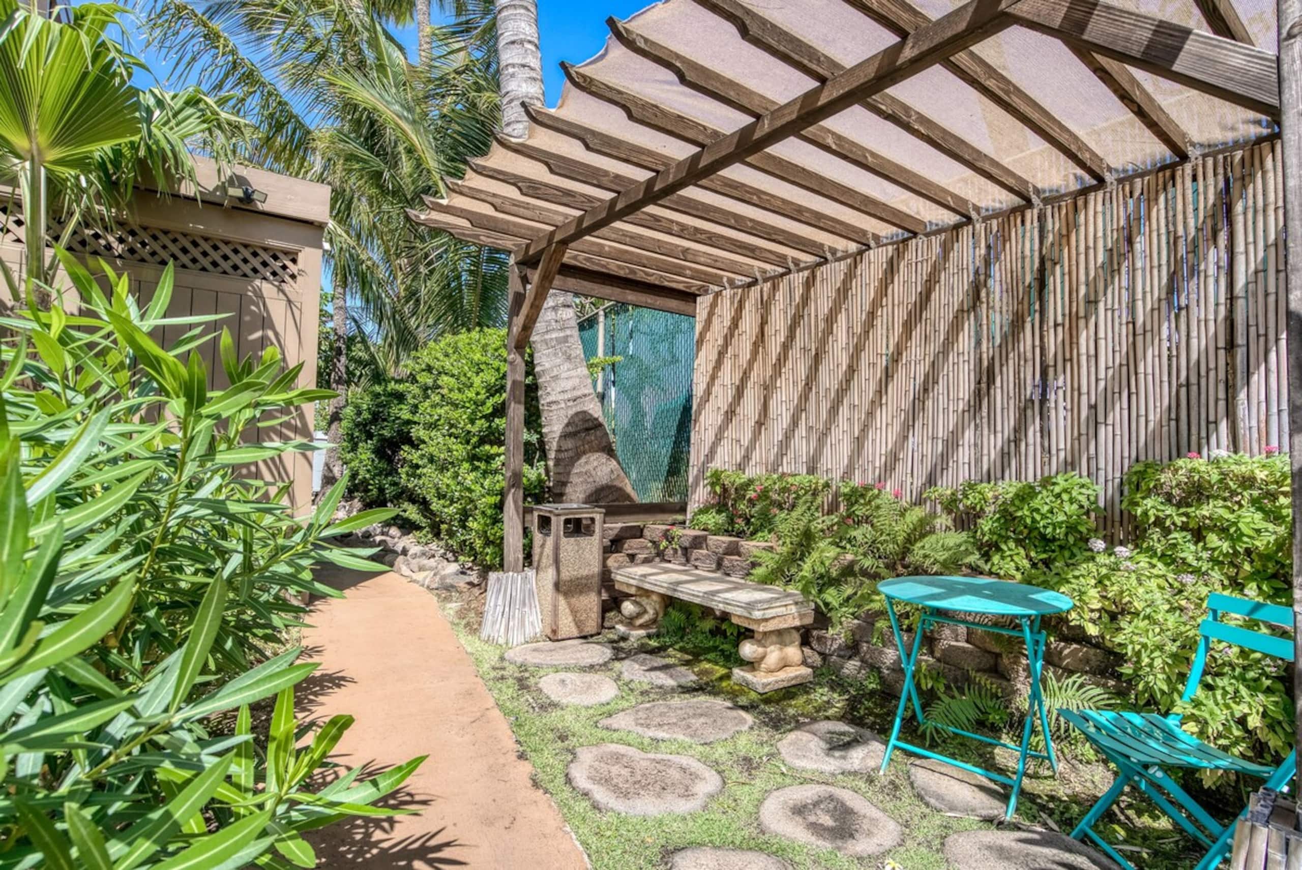 Oceanfront studio w/ lanai and sunset views - Photo 40