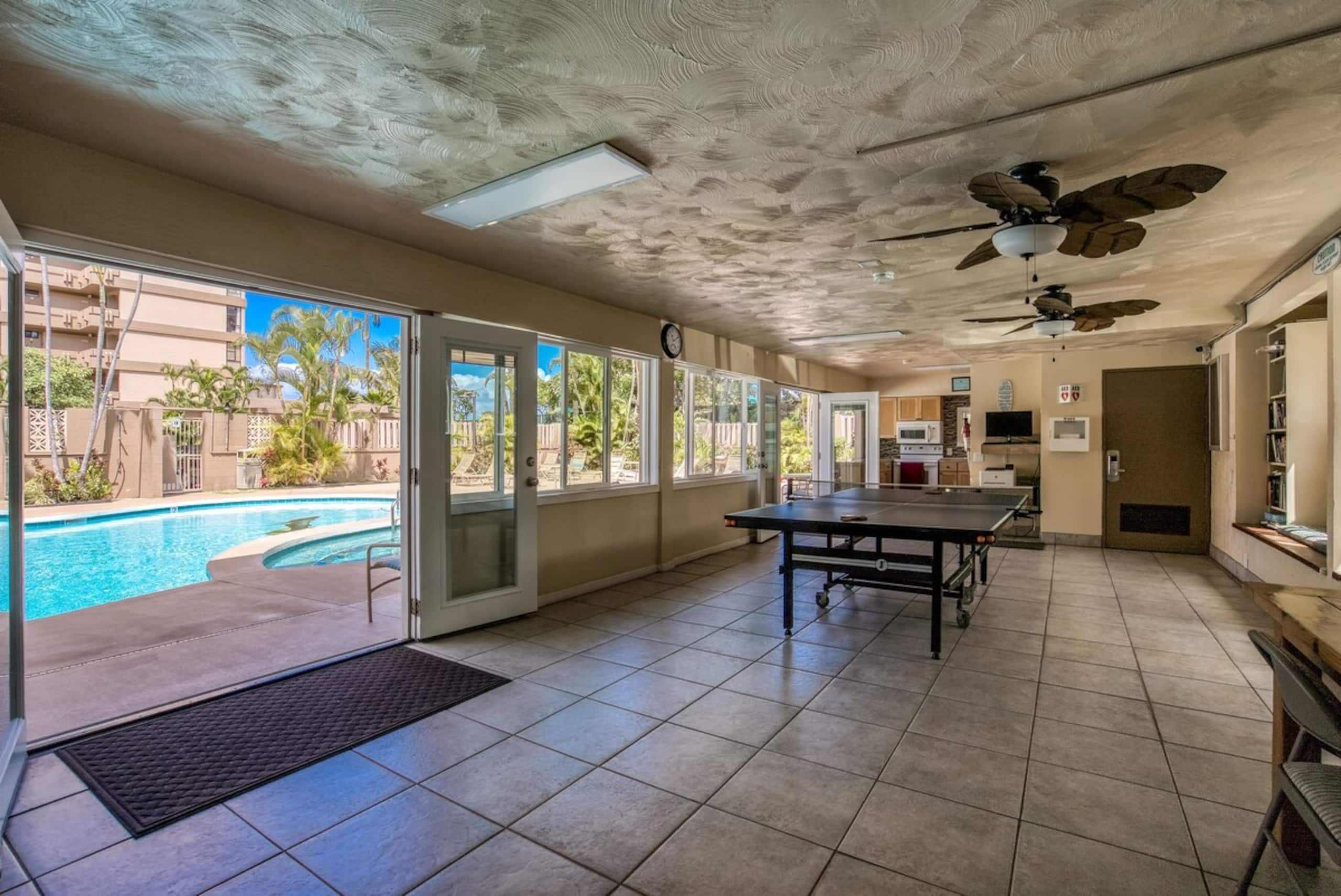 Oceanfront studio w/ lanai and sunset views - Photo 26