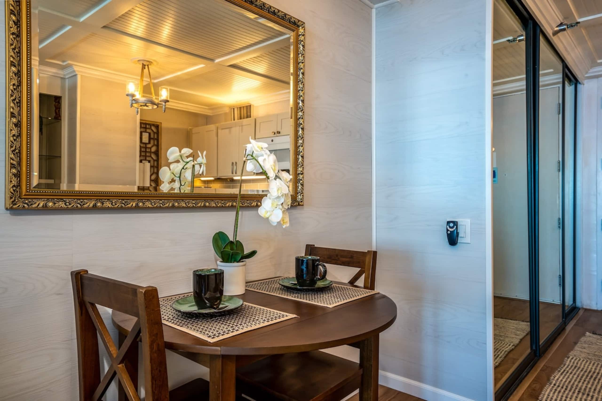 Oceanfront studio w/ lanai and sunset views - Photo 17