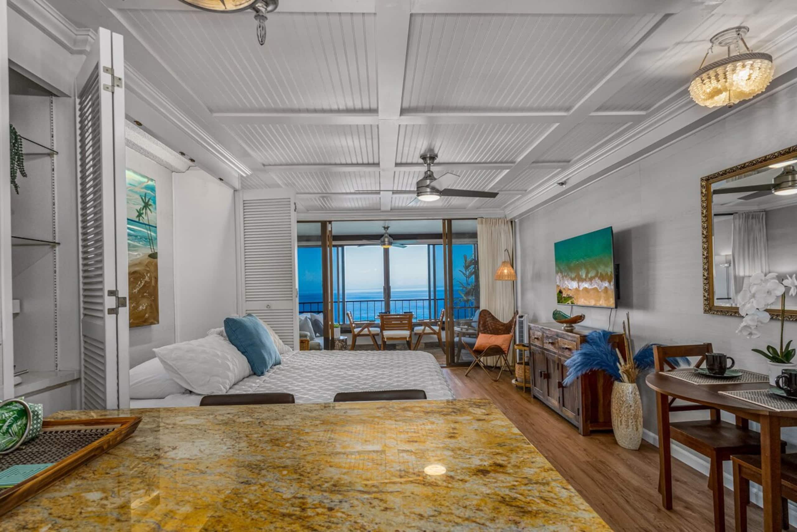 Oceanfront studio w/ lanai and sunset views - Photo 19