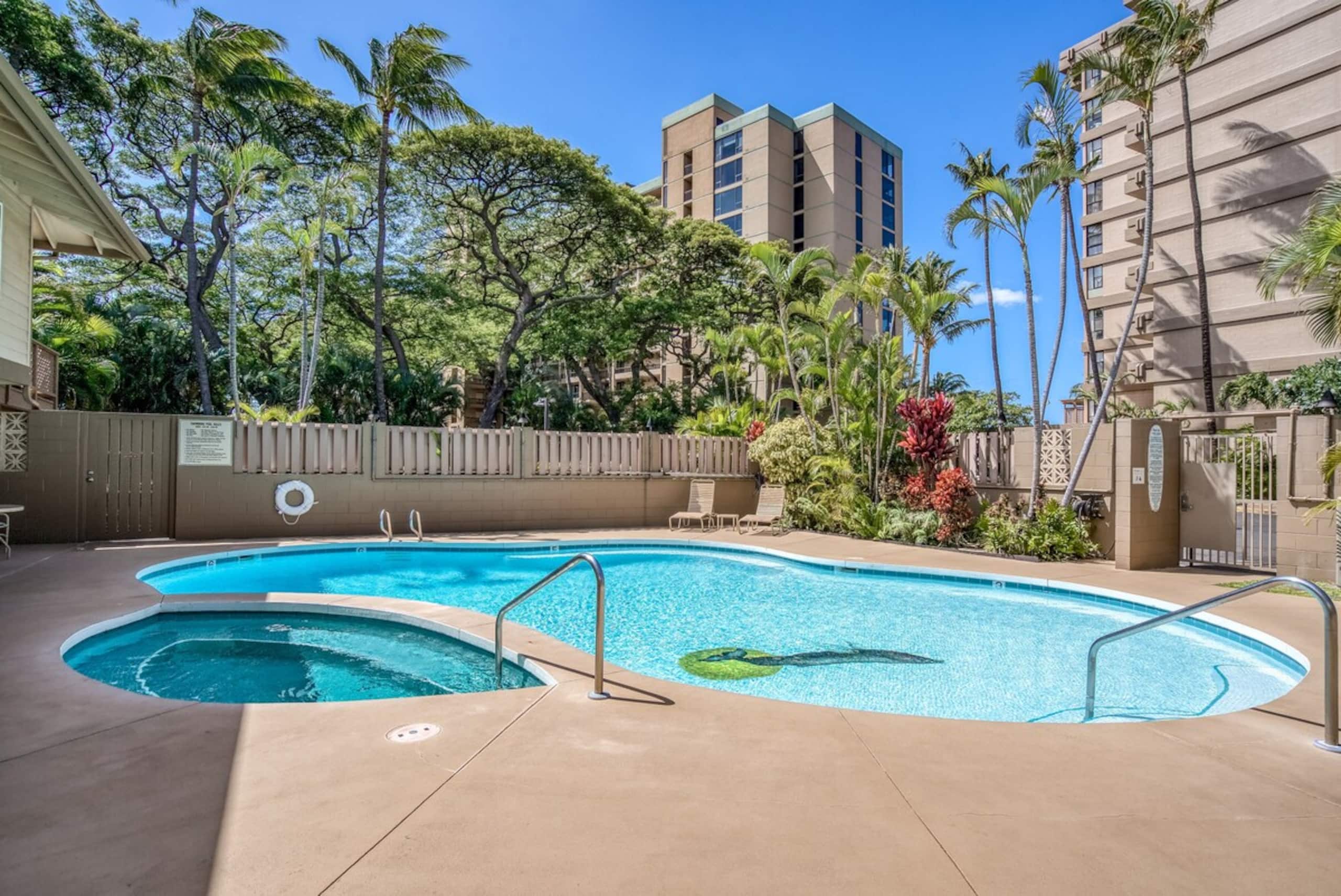 Oceanfront studio w/ lanai and sunset views - Photo 35