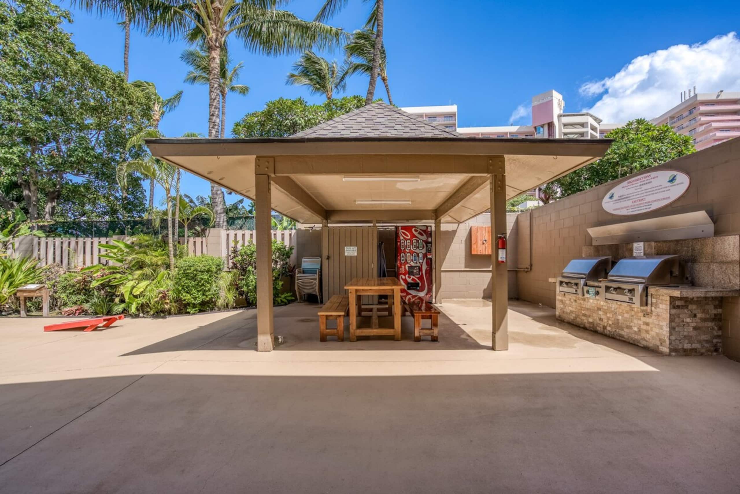 Oceanfront studio w/ lanai and sunset views - Photo 31