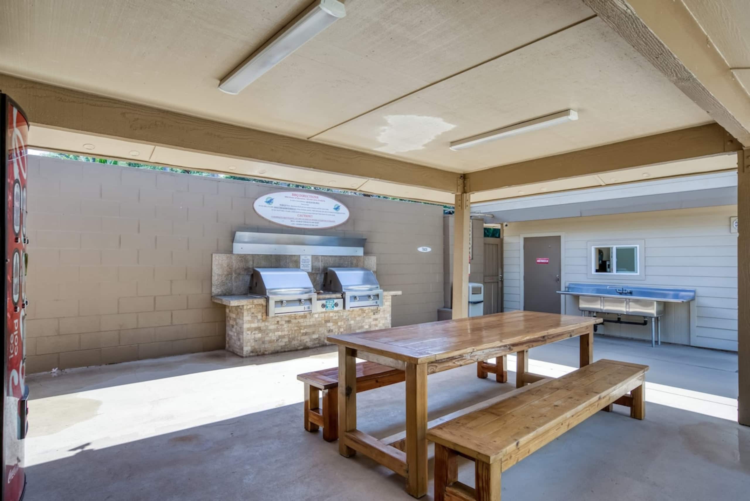 Oceanfront studio w/ lanai and sunset views - Photo 28