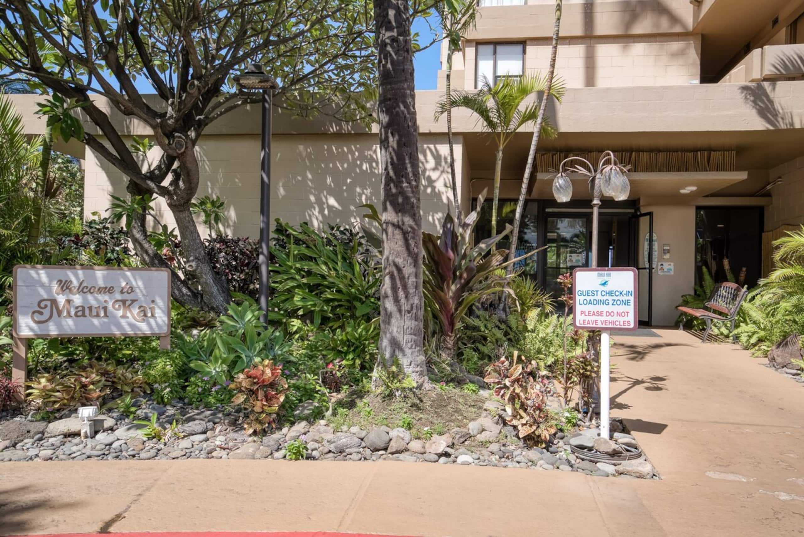 Oceanfront studio w/ lanai and sunset views - Photo 42