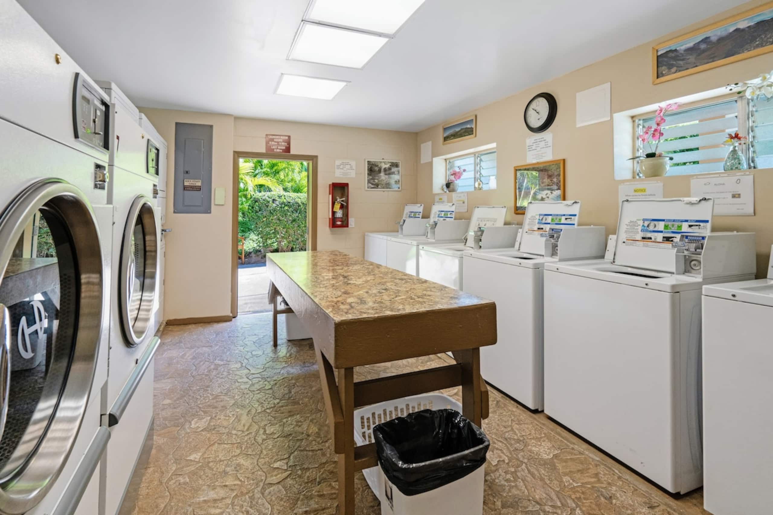 Bright & Breezy Top-floor Corner Condo - Photo 11