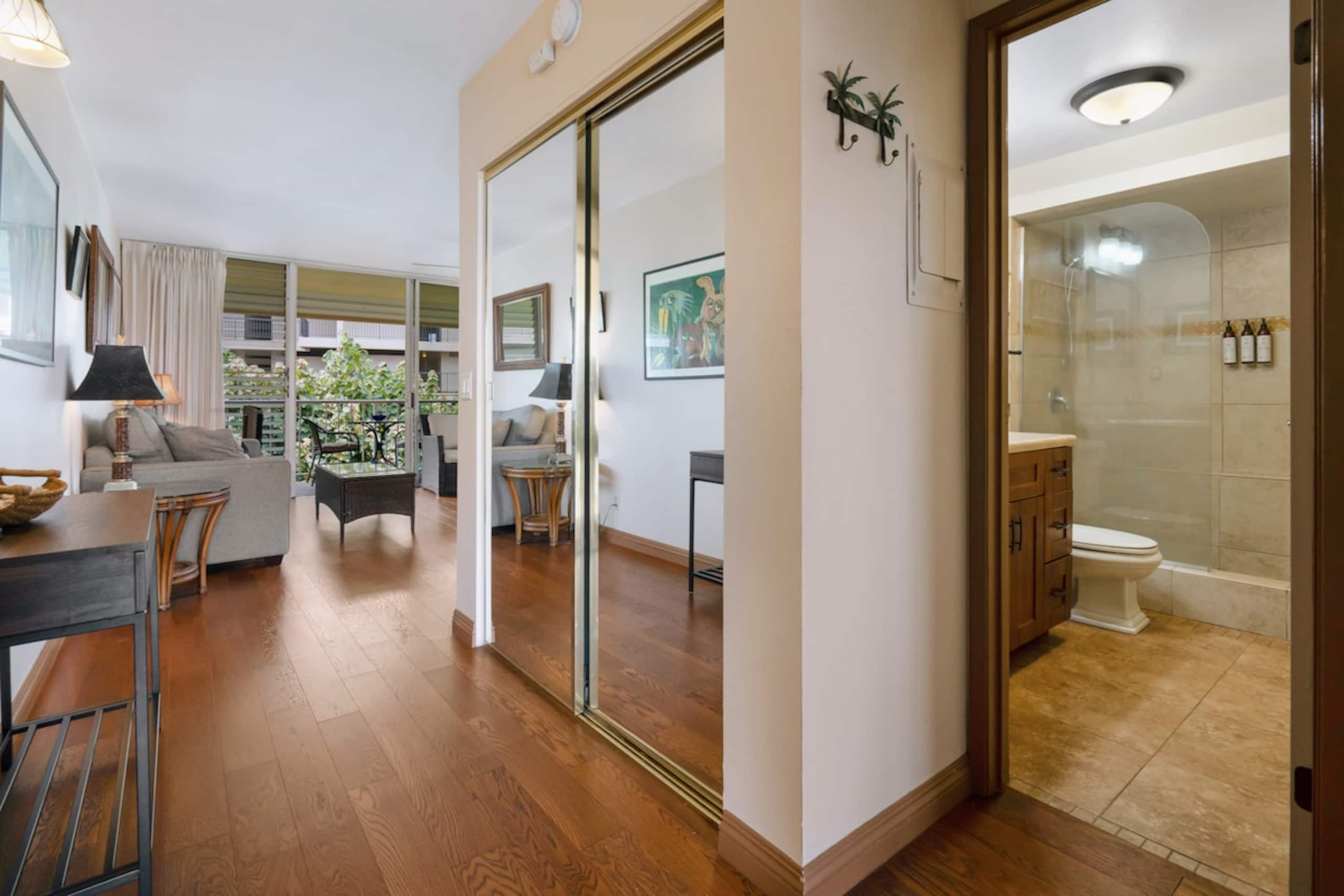 Bright & Breezy Top-floor Corner Condo - Photo 10