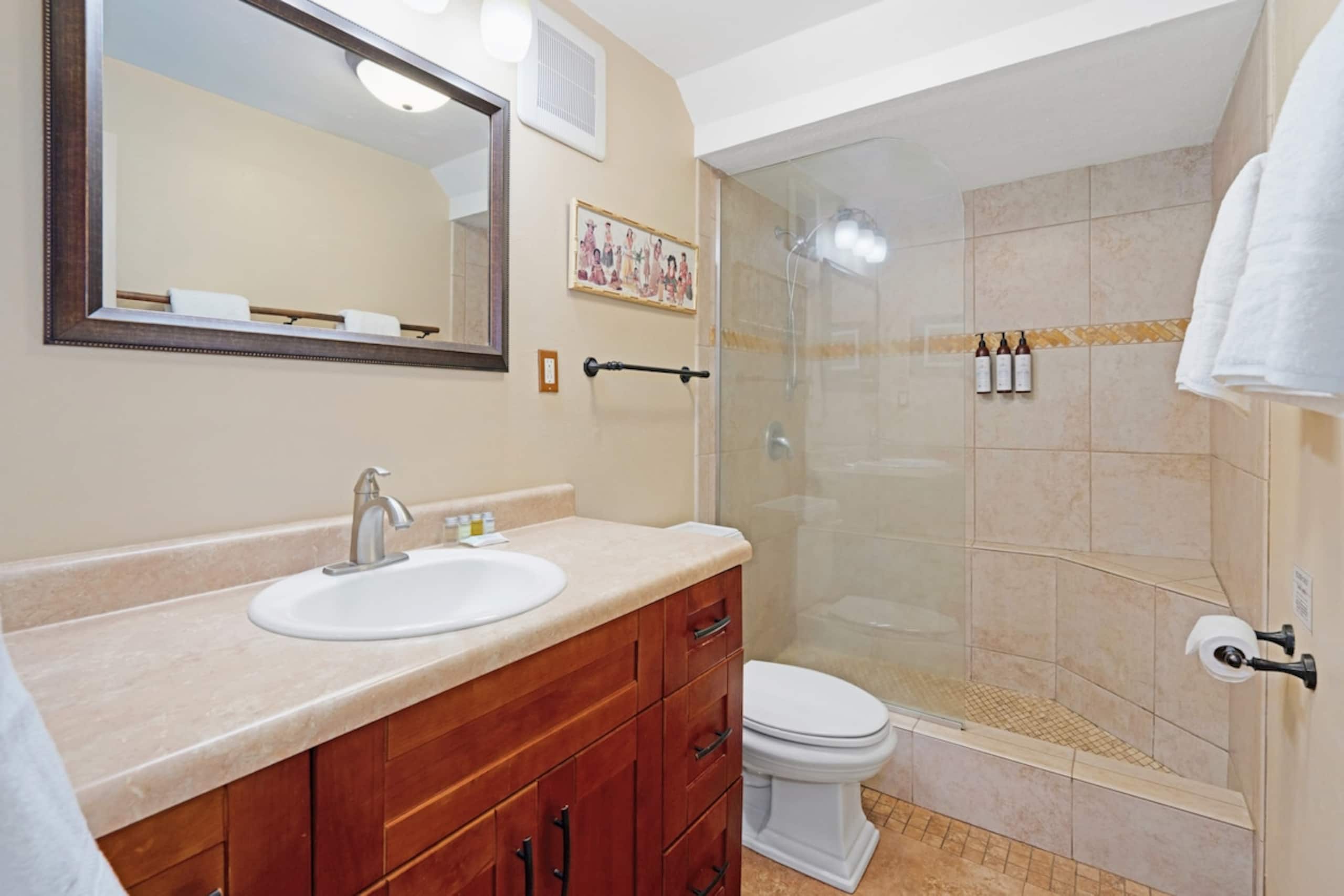 Bright & Breezy Top-floor Corner Condo - Photo 9