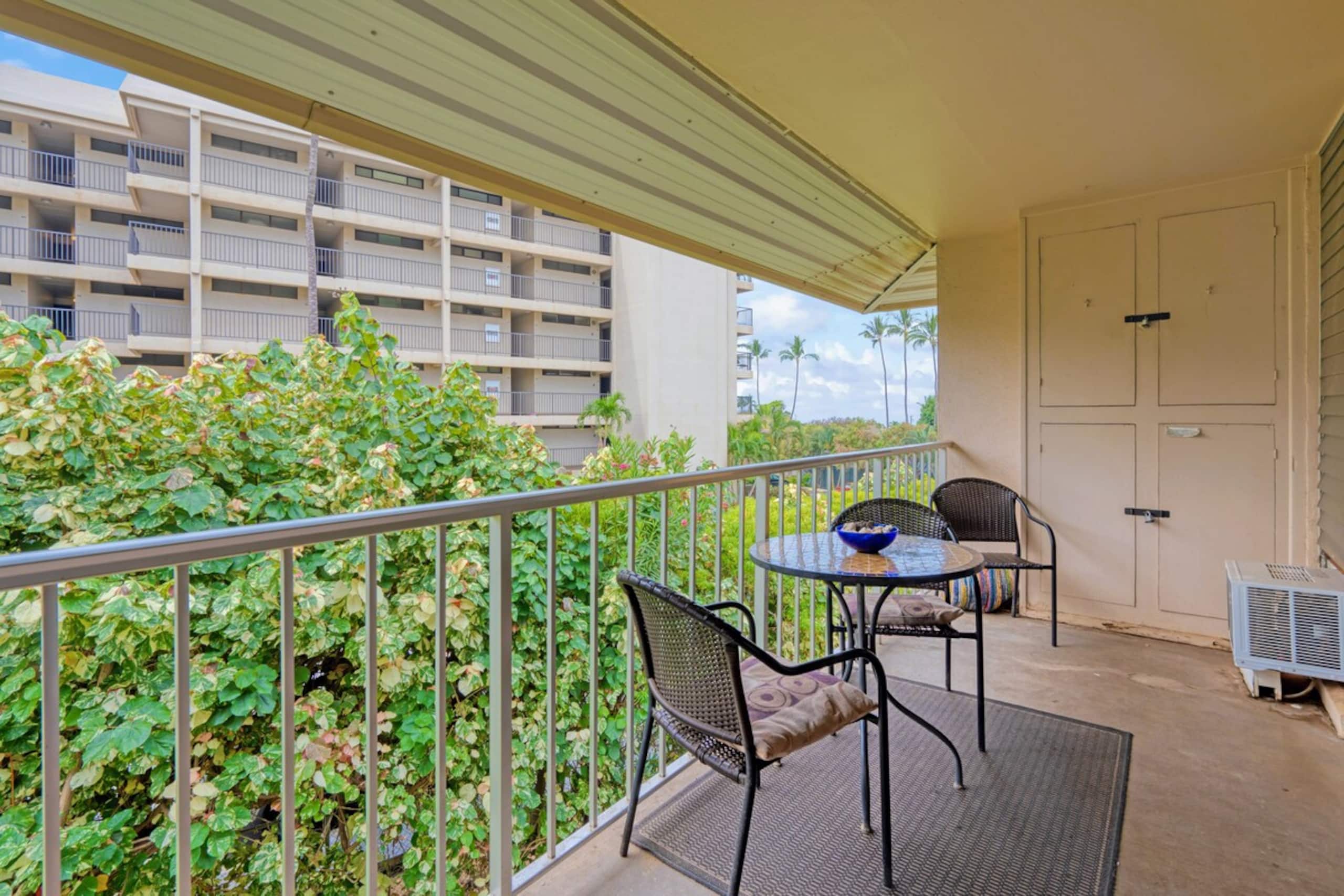 Bright & Breezy Top-floor Corner Condo - Photo 4