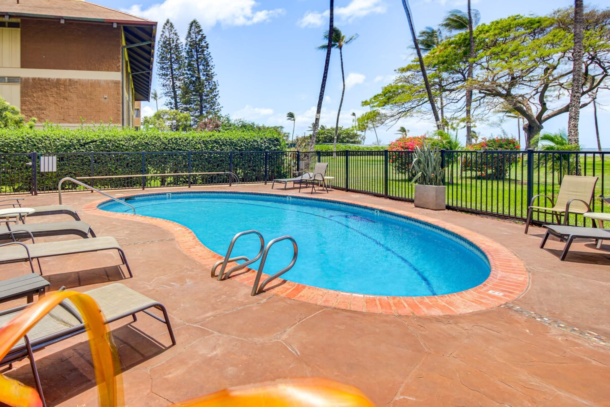 Gorgeous Oceanfront Condo with Spectacular Views - Photo 26