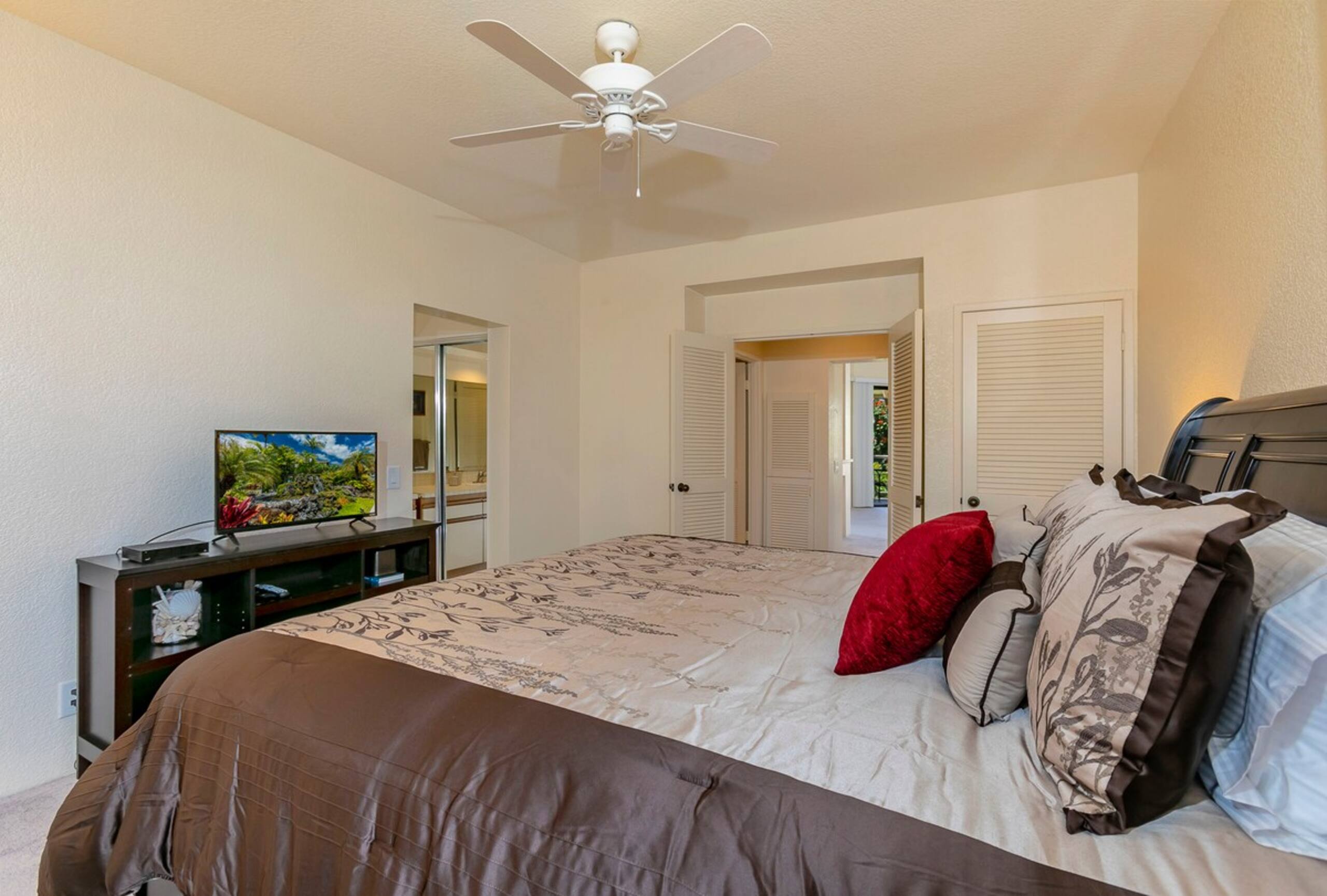 Golf front condo in Wailea w/ Haleakala views - Photo 14
