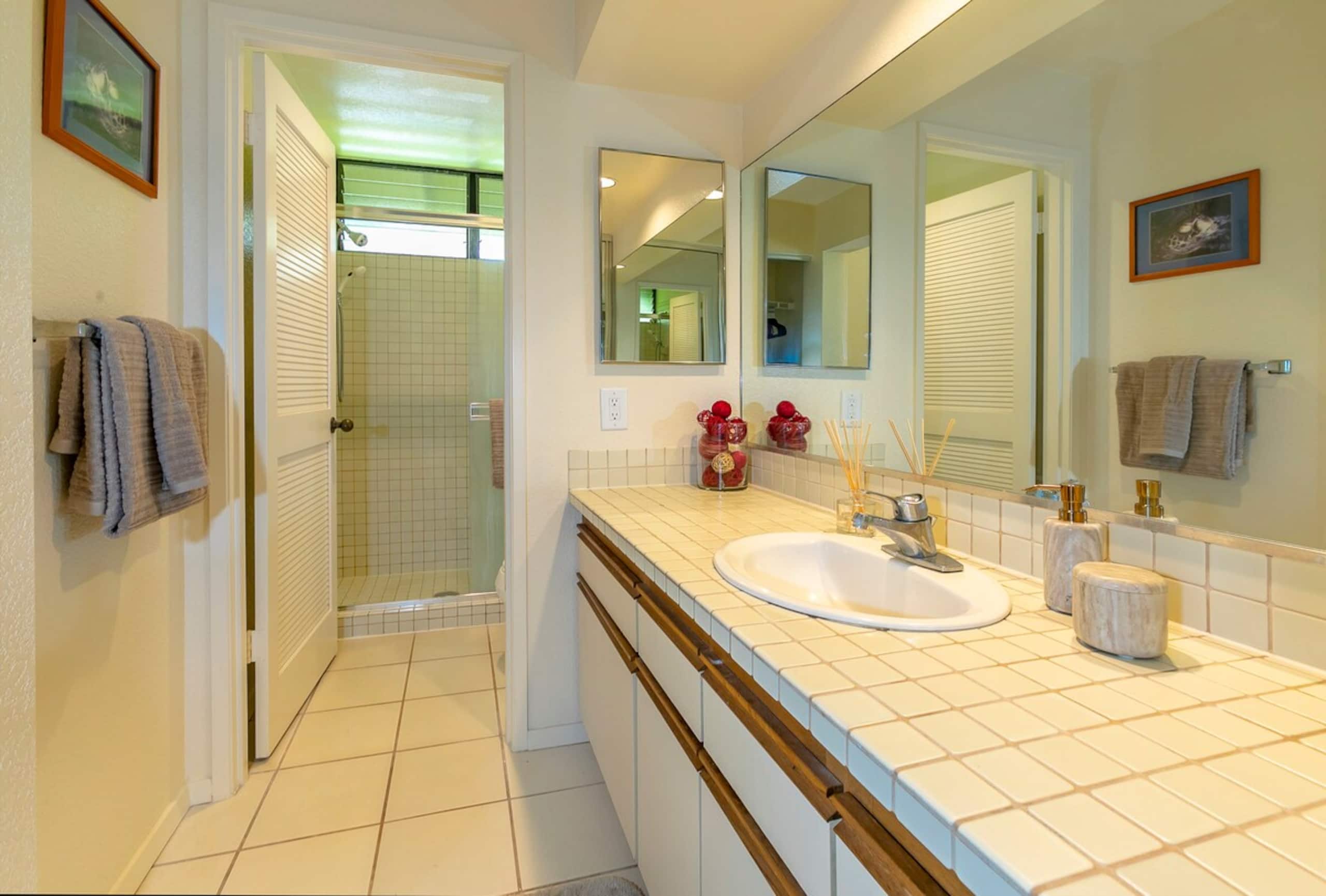 Golf front condo in Wailea w/ Haleakala views - Photo 16