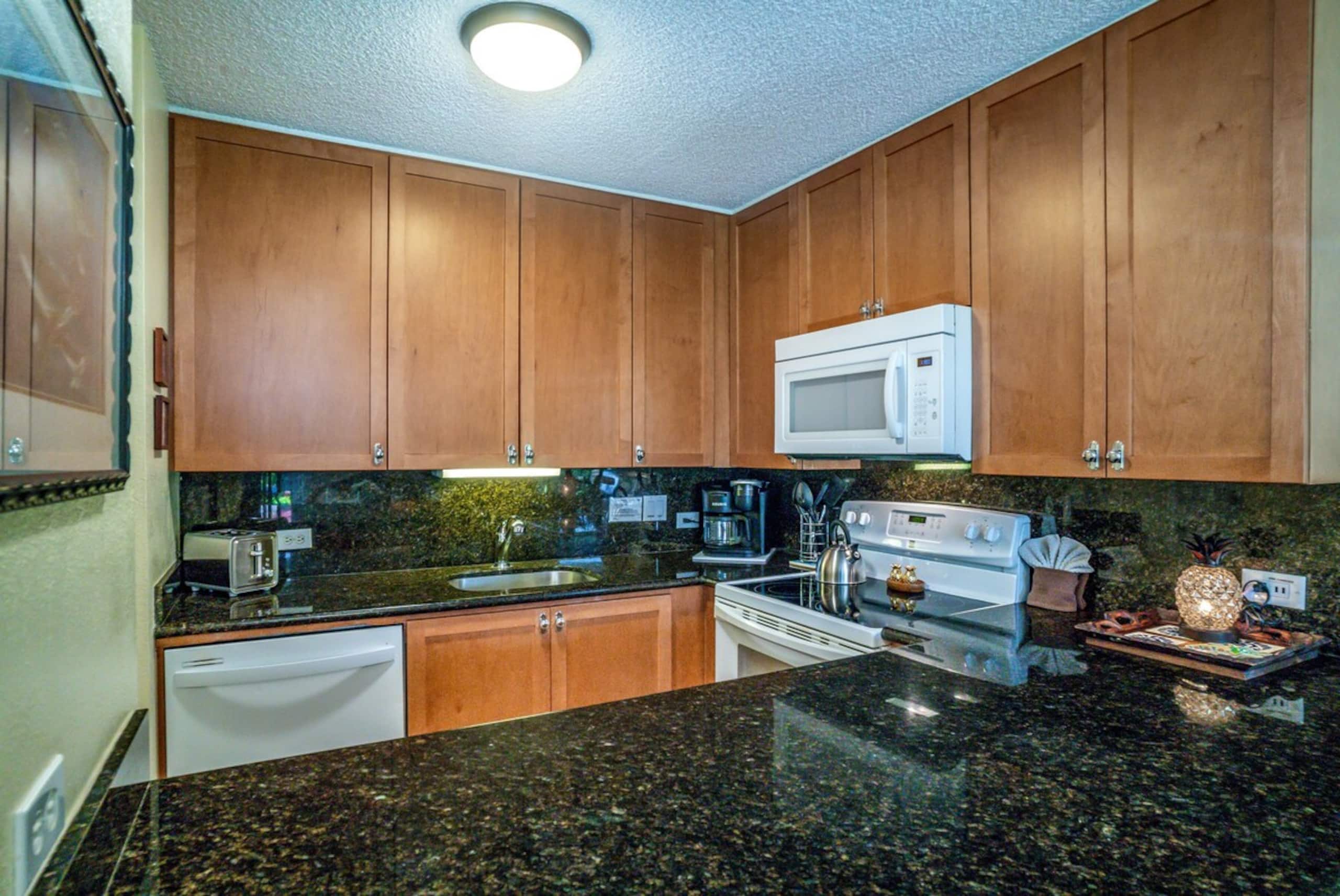 Beachfront condo steps from Kamaole Beach III - Photo 22