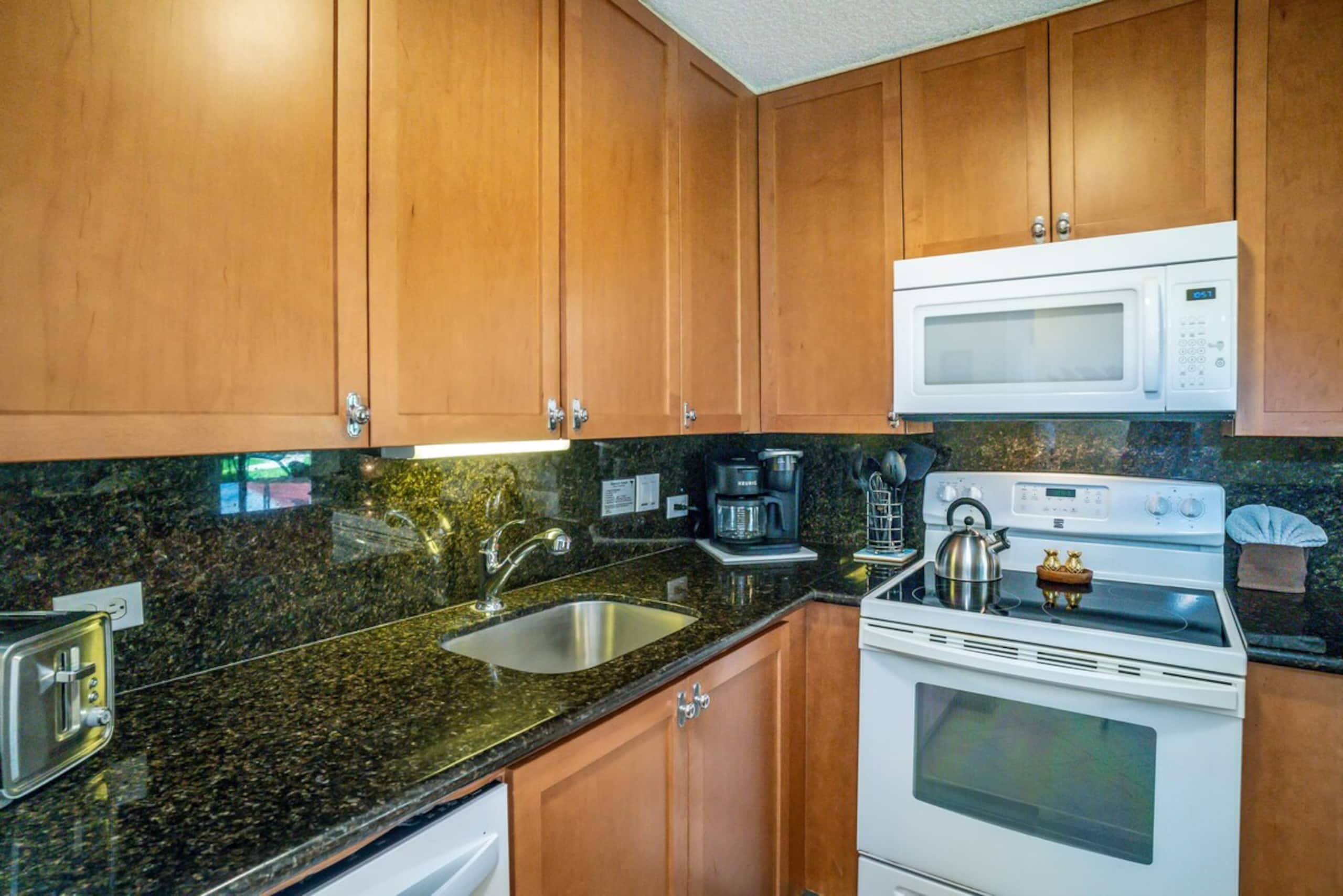 Beachfront condo steps from Kamaole Beach III - Photo 26