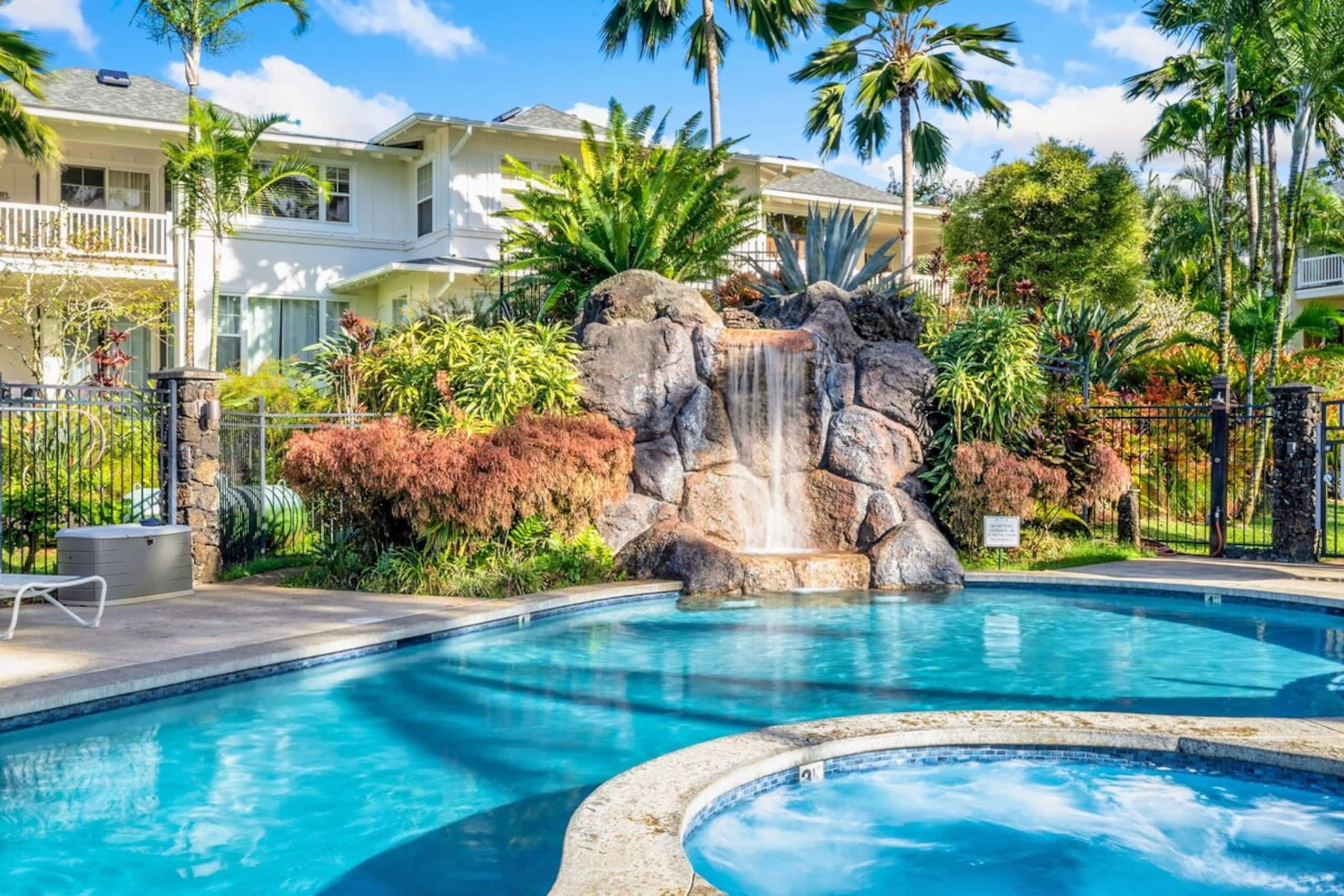 Tropical condo facing pool, lawn, & hot tub! - Photo 42