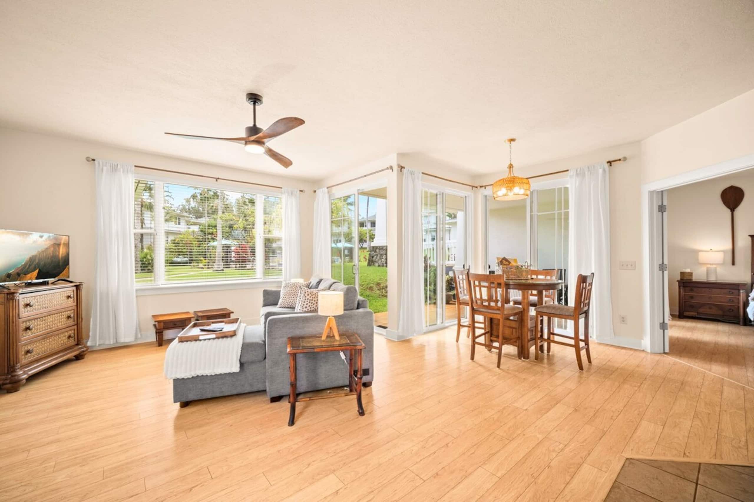 Tropical condo facing pool, lawn, & hot tub! - Photo 9
