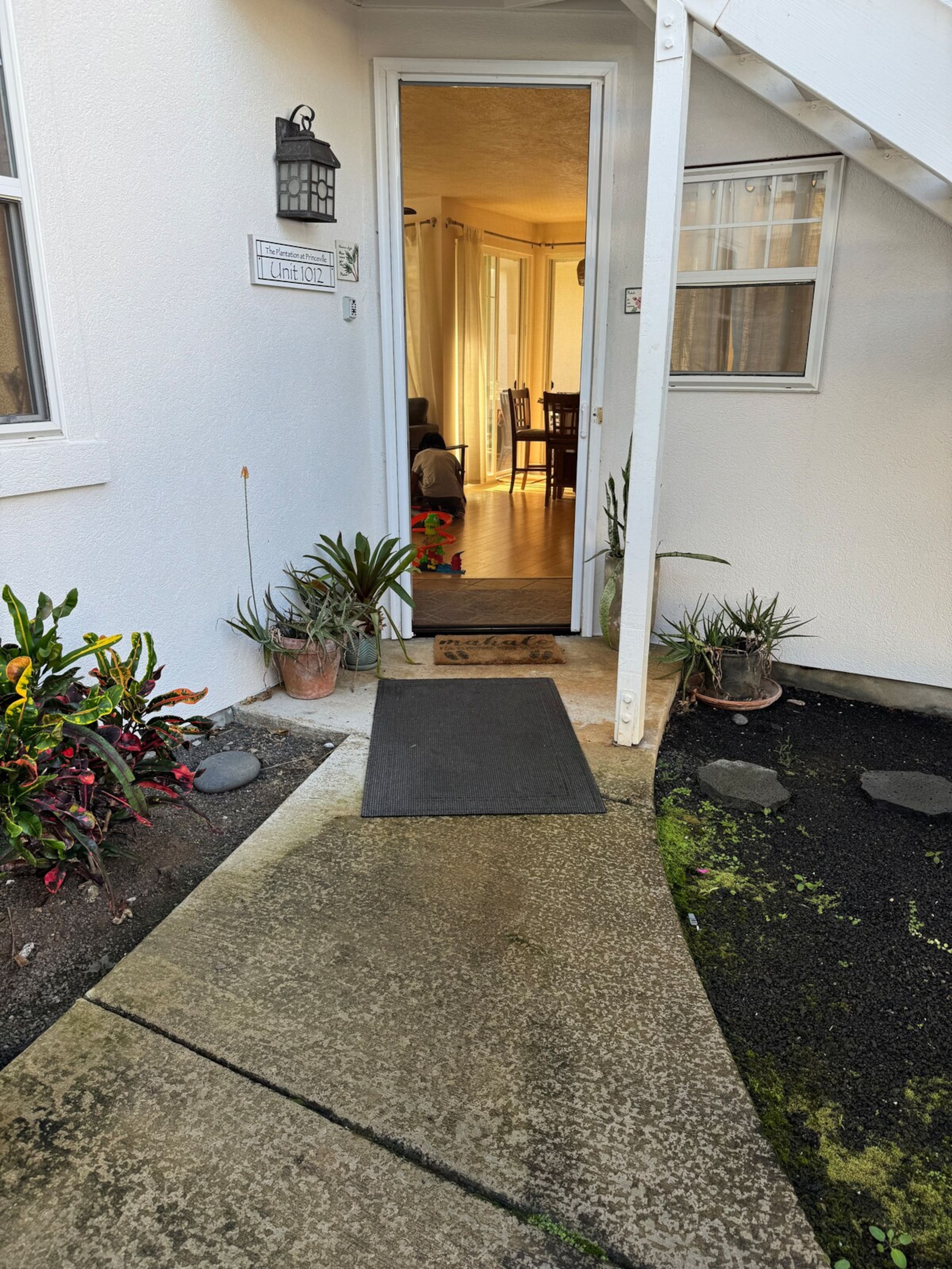 Tropical condo facing pool, lawn, & hot tub! - Photo 4