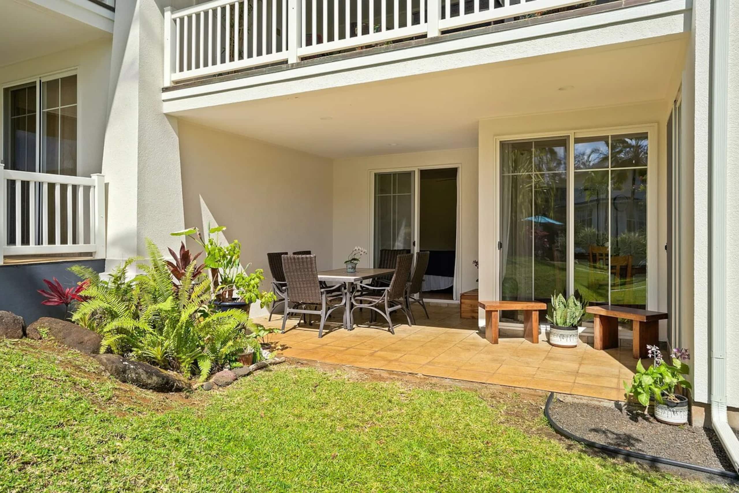 Tropical condo facing pool, lawn, & hot tub! - Photo 37