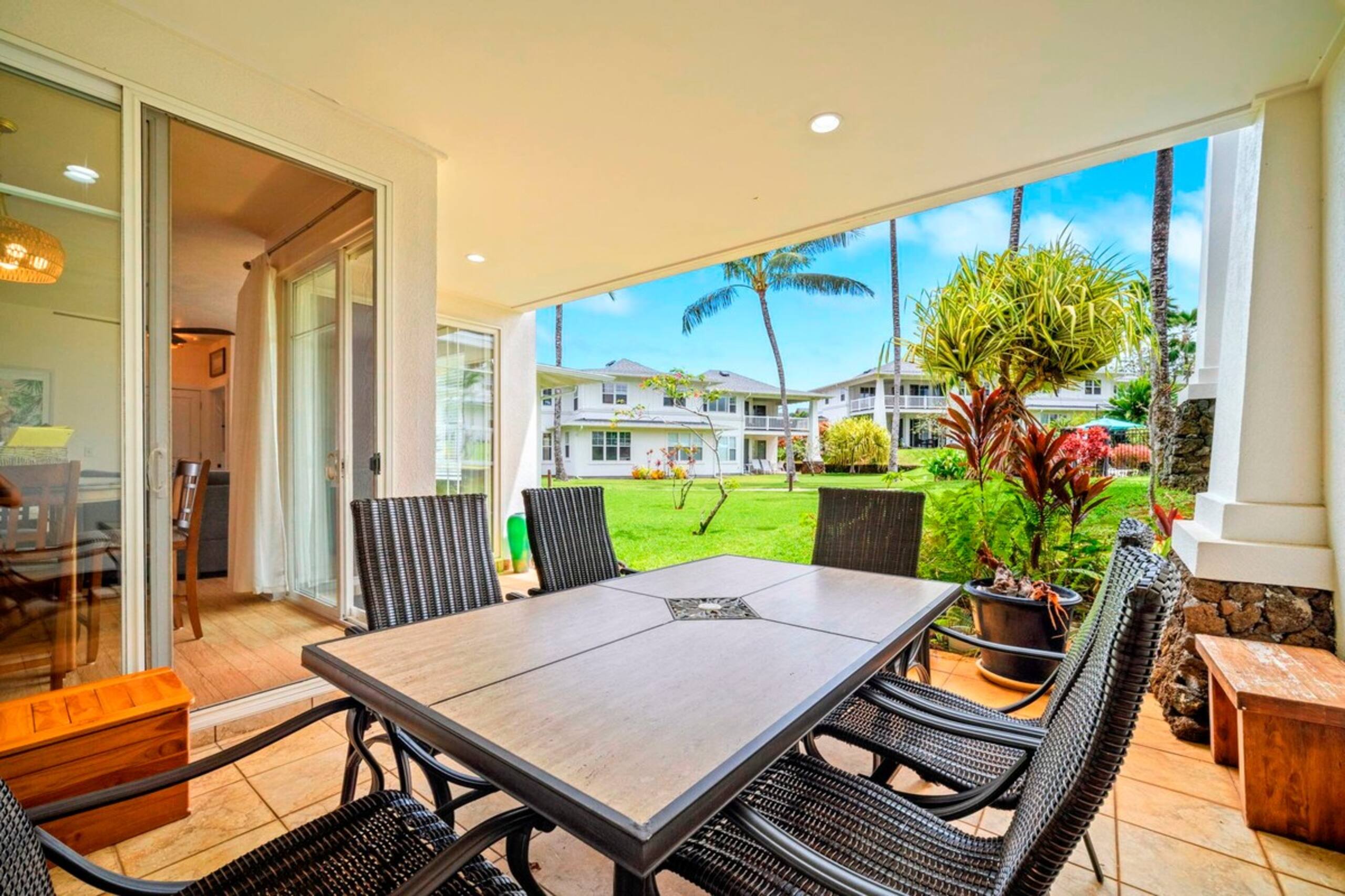 Tropical condo facing pool, lawn, & hot tub! - Photo 33