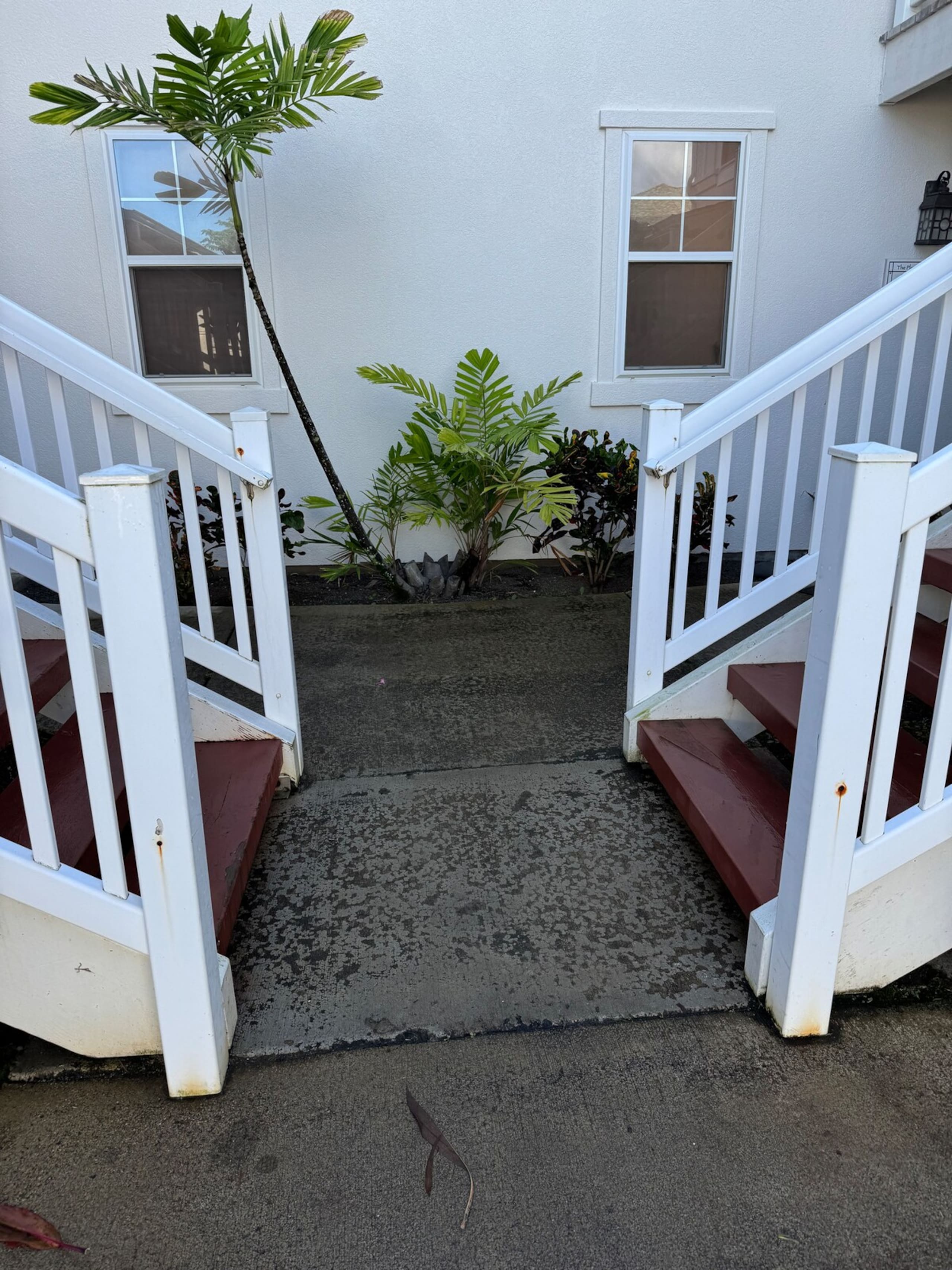Tropical condo facing pool, lawn, & hot tub! - Main photo
