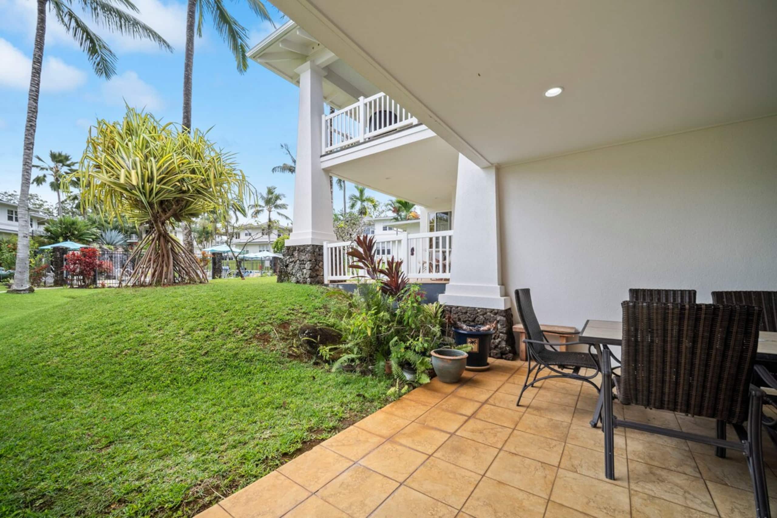Tropical condo facing pool, lawn, & hot tub! - Photo 35