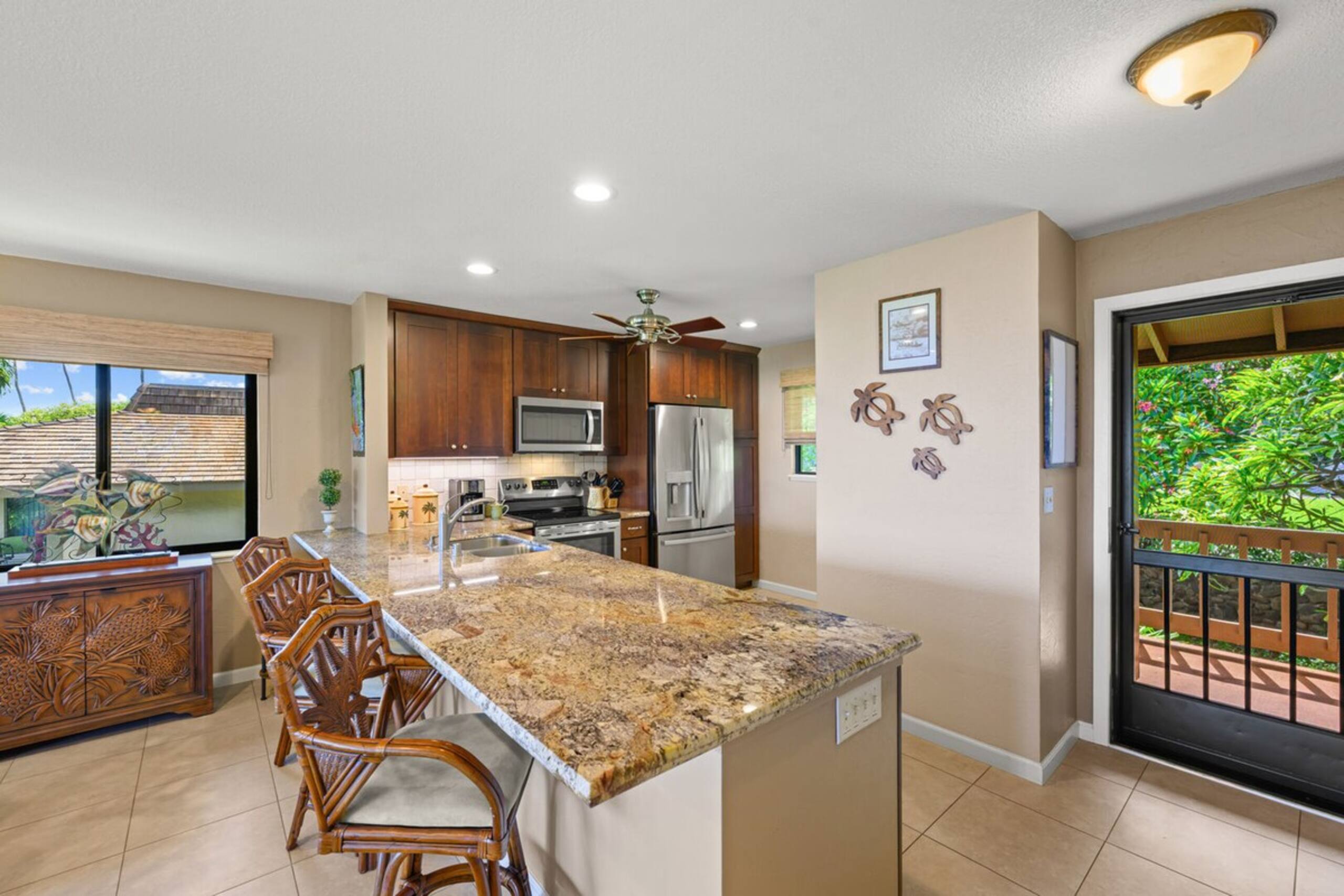 Hidden West Maui Gem with Ocean View and Split A/C - Photo 23