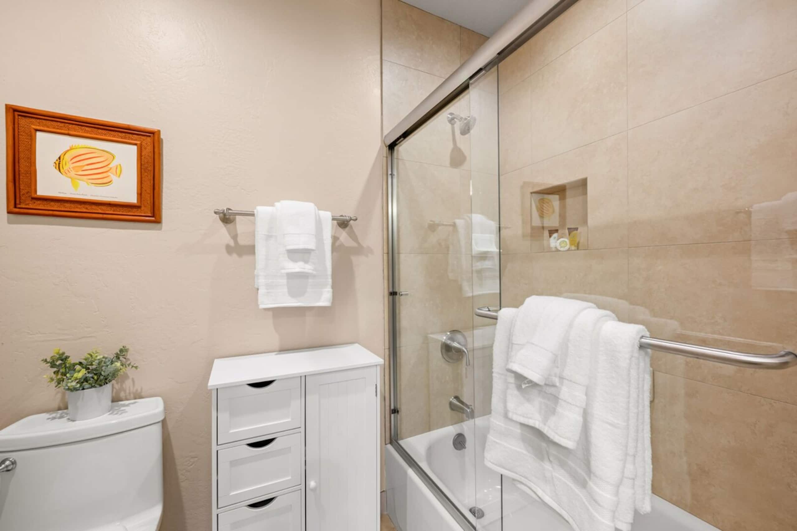 Hidden West Maui Gem with Ocean View and Split A/C - Photo 37