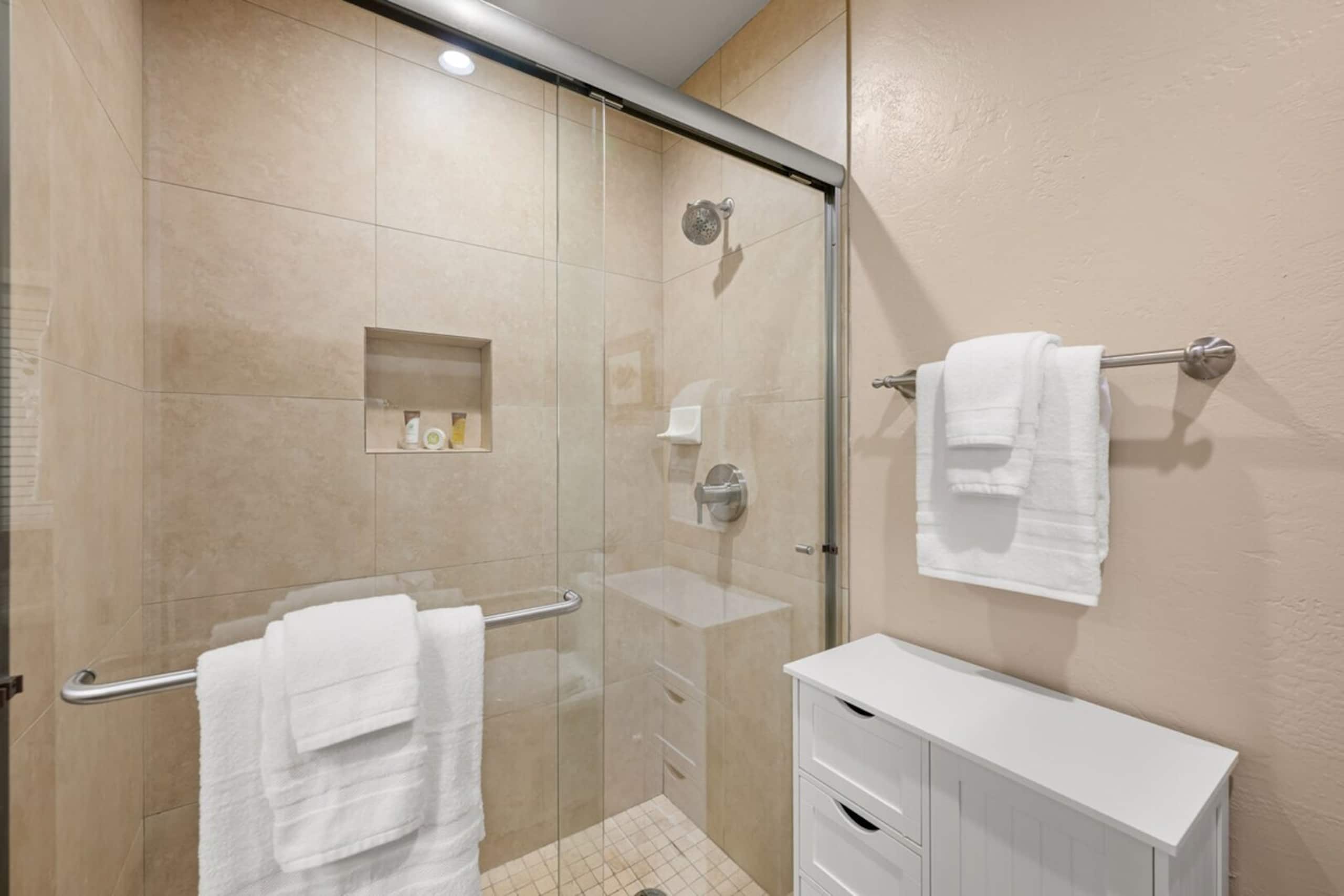 Hidden West Maui Gem with Ocean View and Split A/C - Photo 31