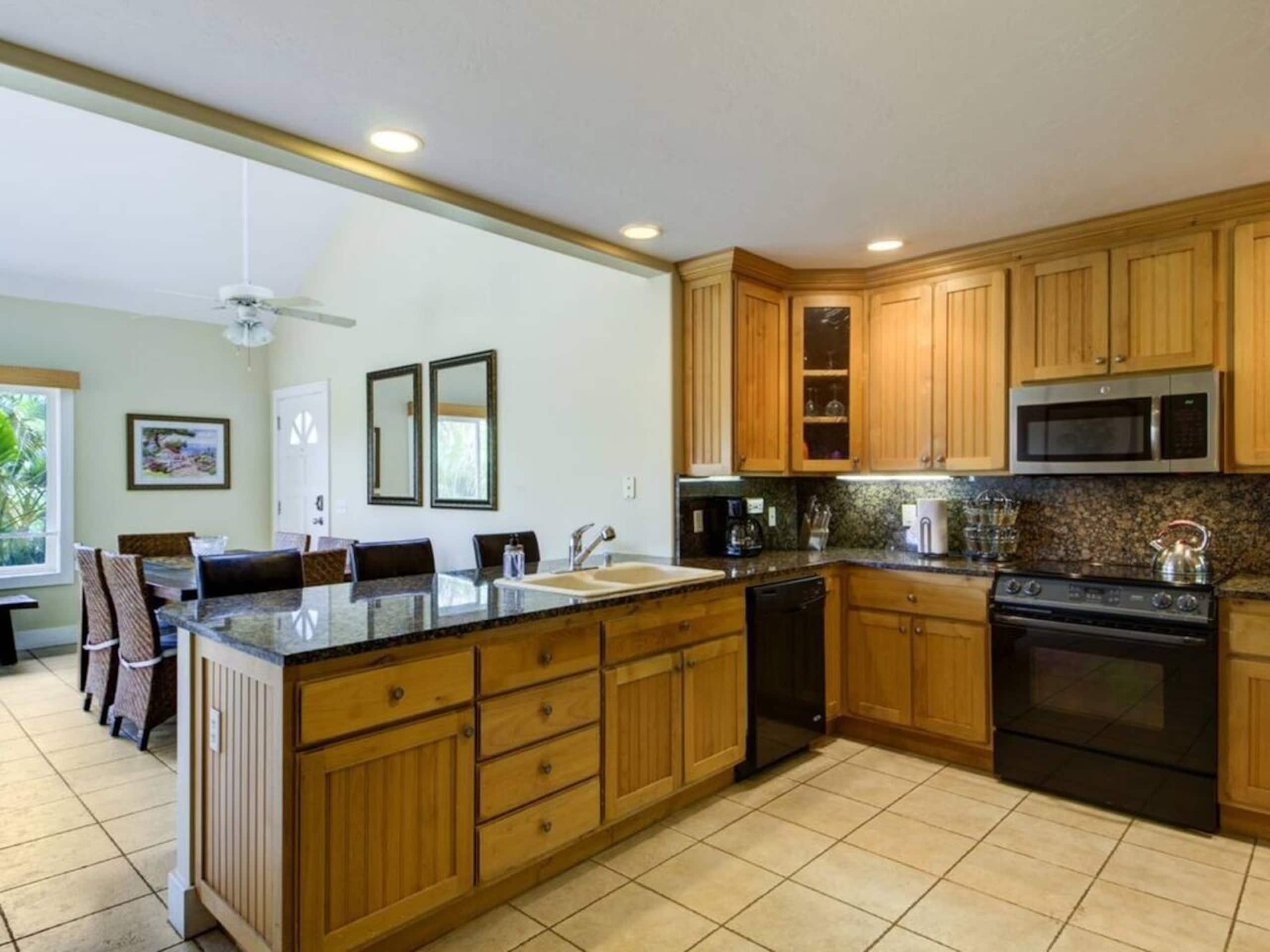 Fab Four Central A/C 4br walk to beach Pool - Photo 12