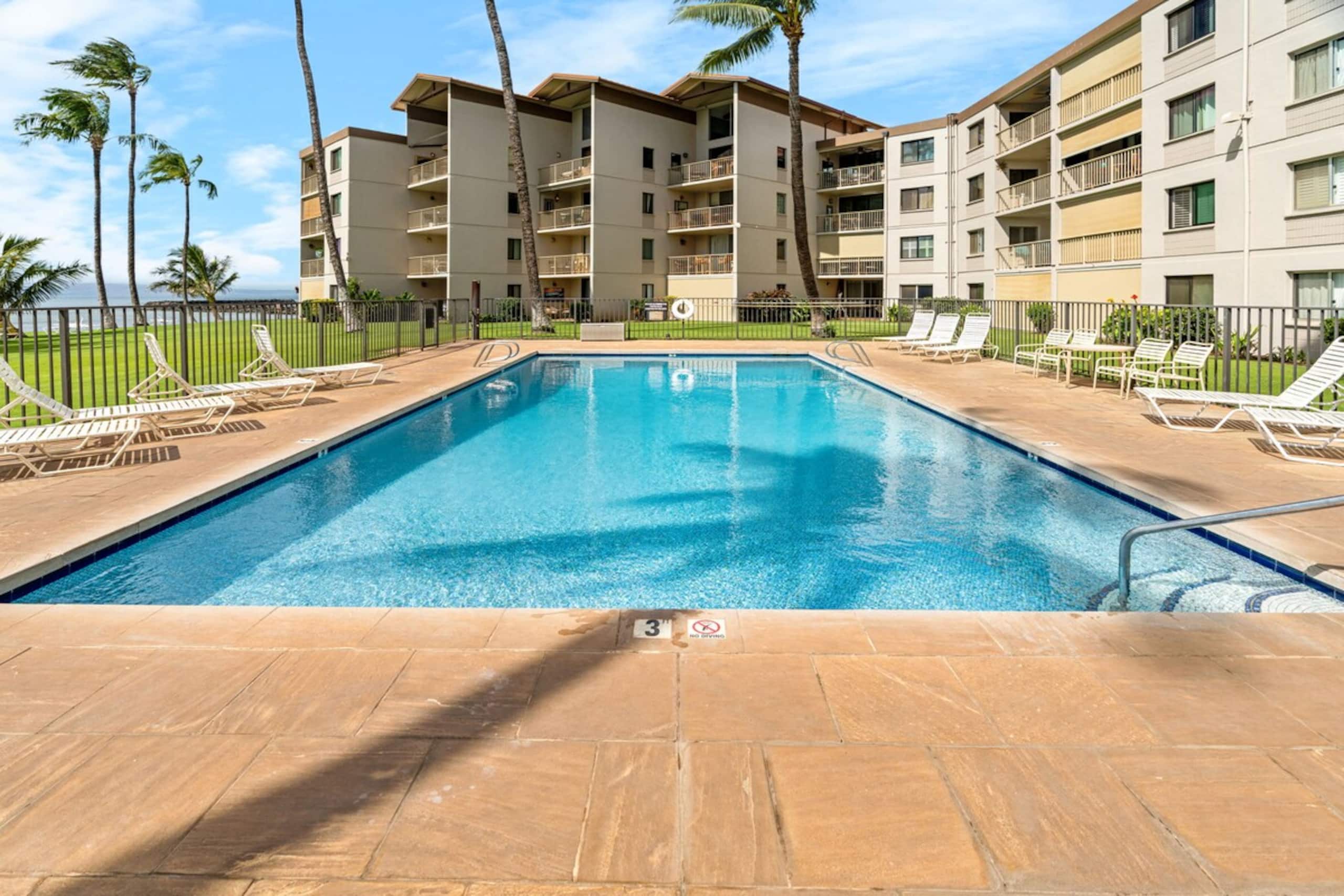 Oceanfront Maalaea Harbor Condo with pool - Photo 43