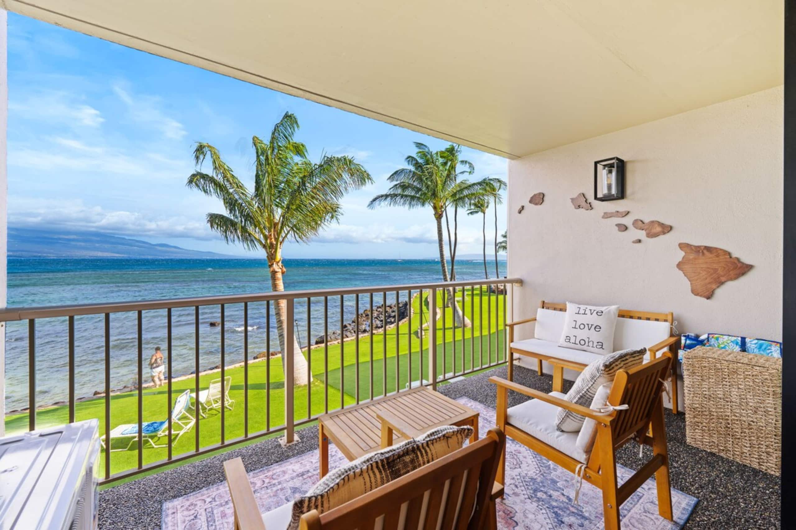 Oceanfront Maalaea Harbor Condo with pool - Photo 29