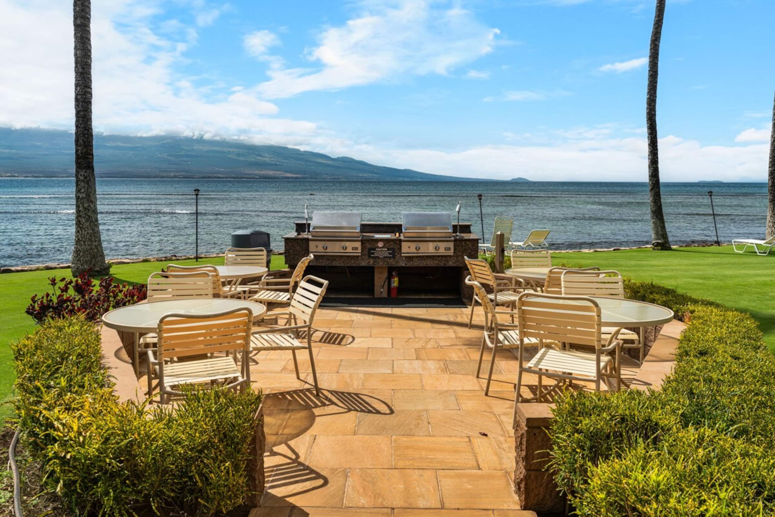 Oceanfront Maalaea Harbor Condo with pool - Photo 41