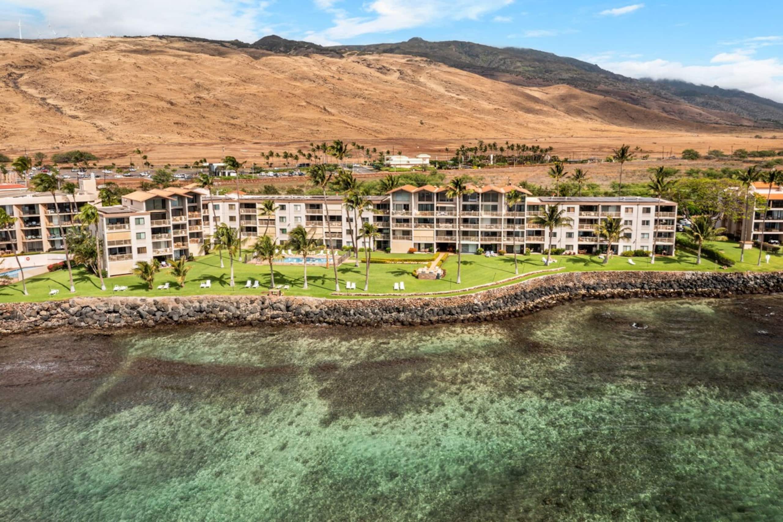 Oceanfront Maalaea Harbor Condo with pool - Photo 45