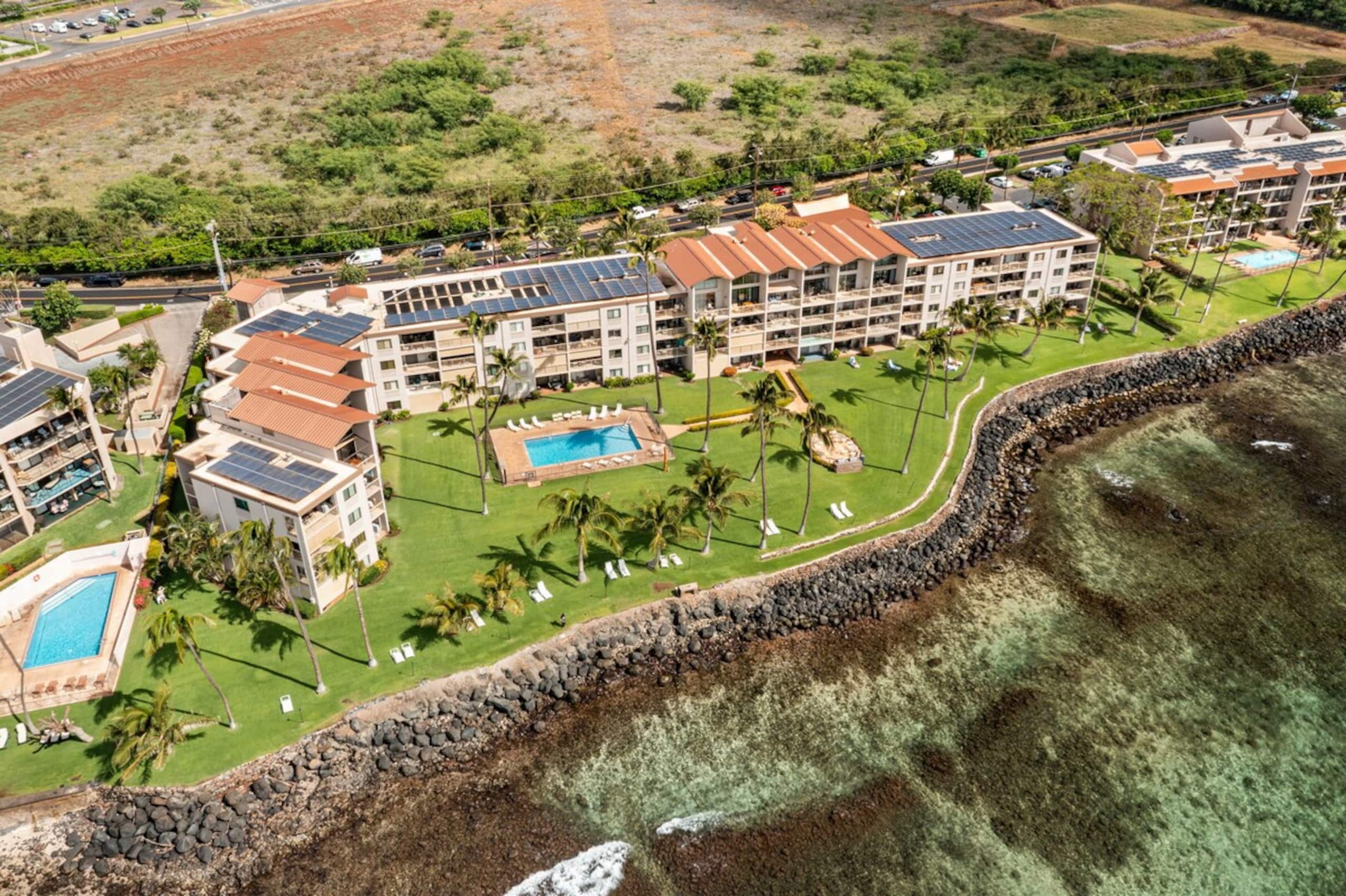 Oceanfront Maalaea Harbor Condo with pool - Photo 35