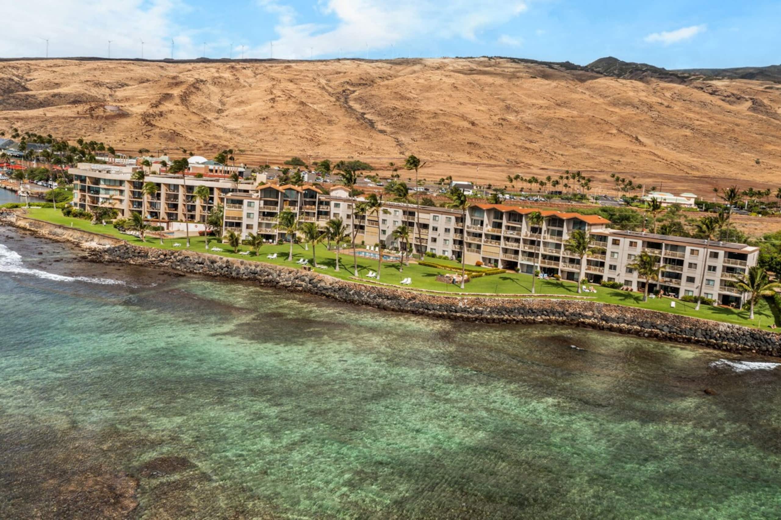 Oceanfront Maalaea Harbor Condo with pool - Photo 38