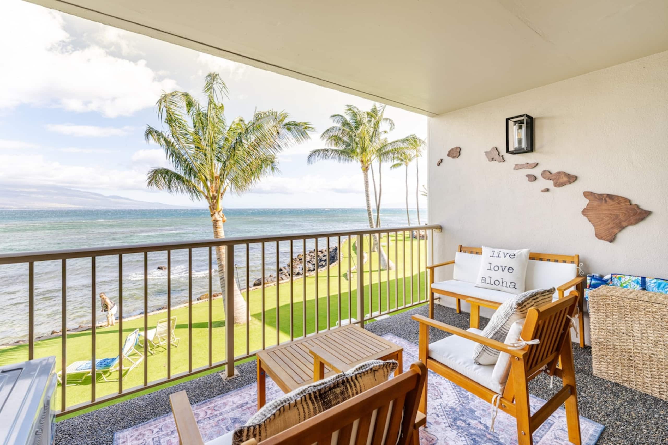 Oceanfront Maalaea Harbor Condo with pool - Photo 31