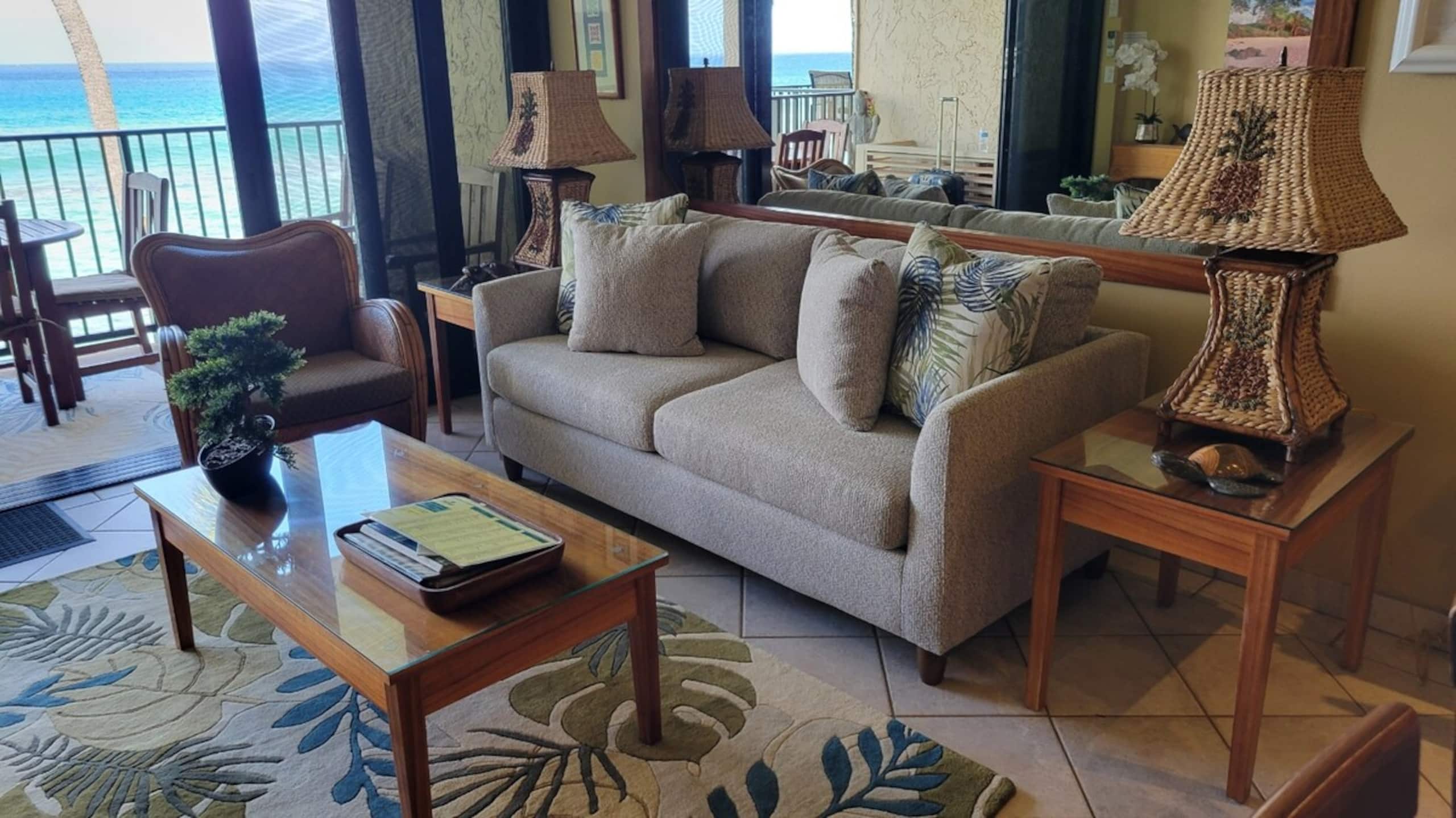 Newly upgraded kitchen with oceanfront views - Photo 4