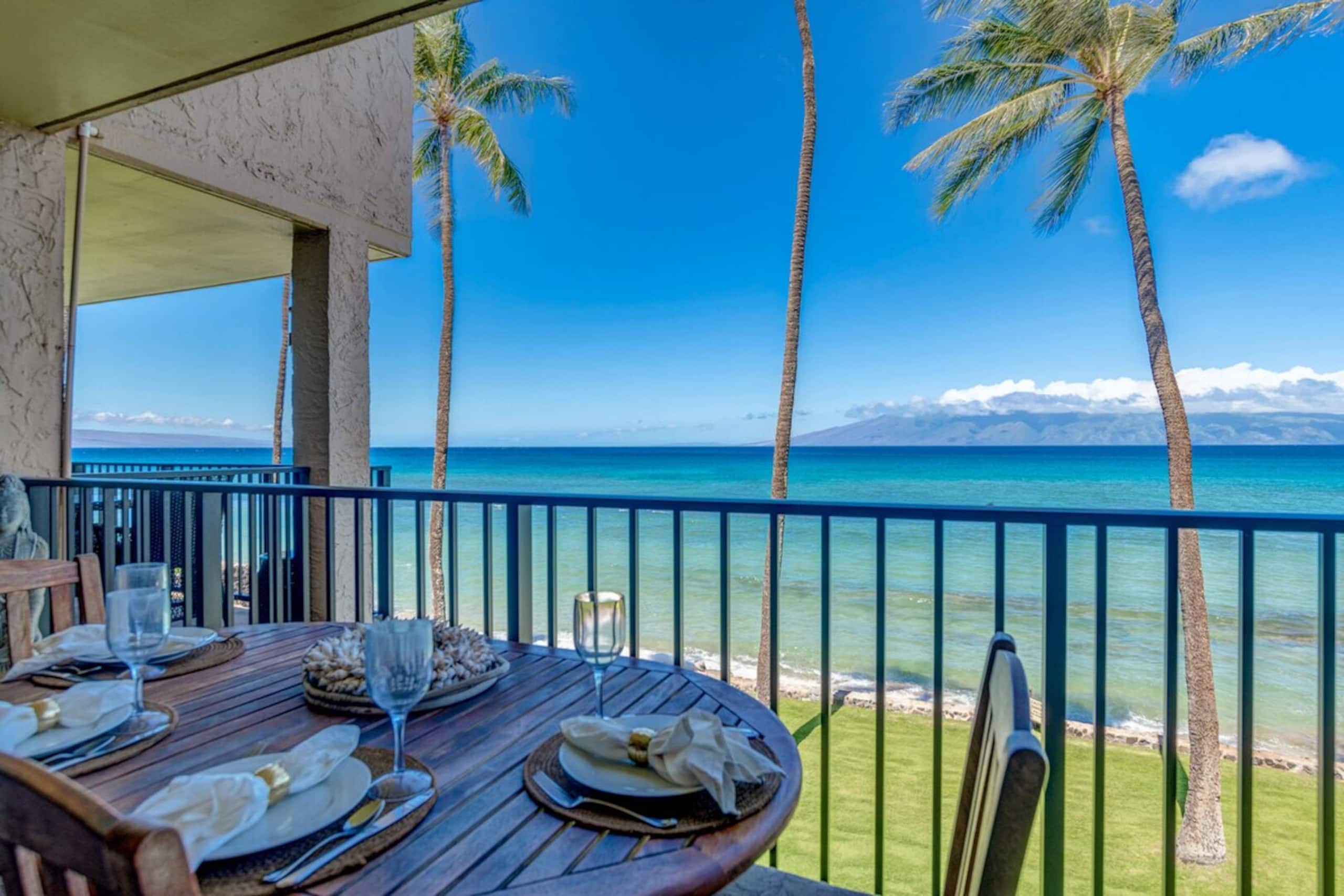 Newly upgraded kitchen with oceanfront views - Photo 2