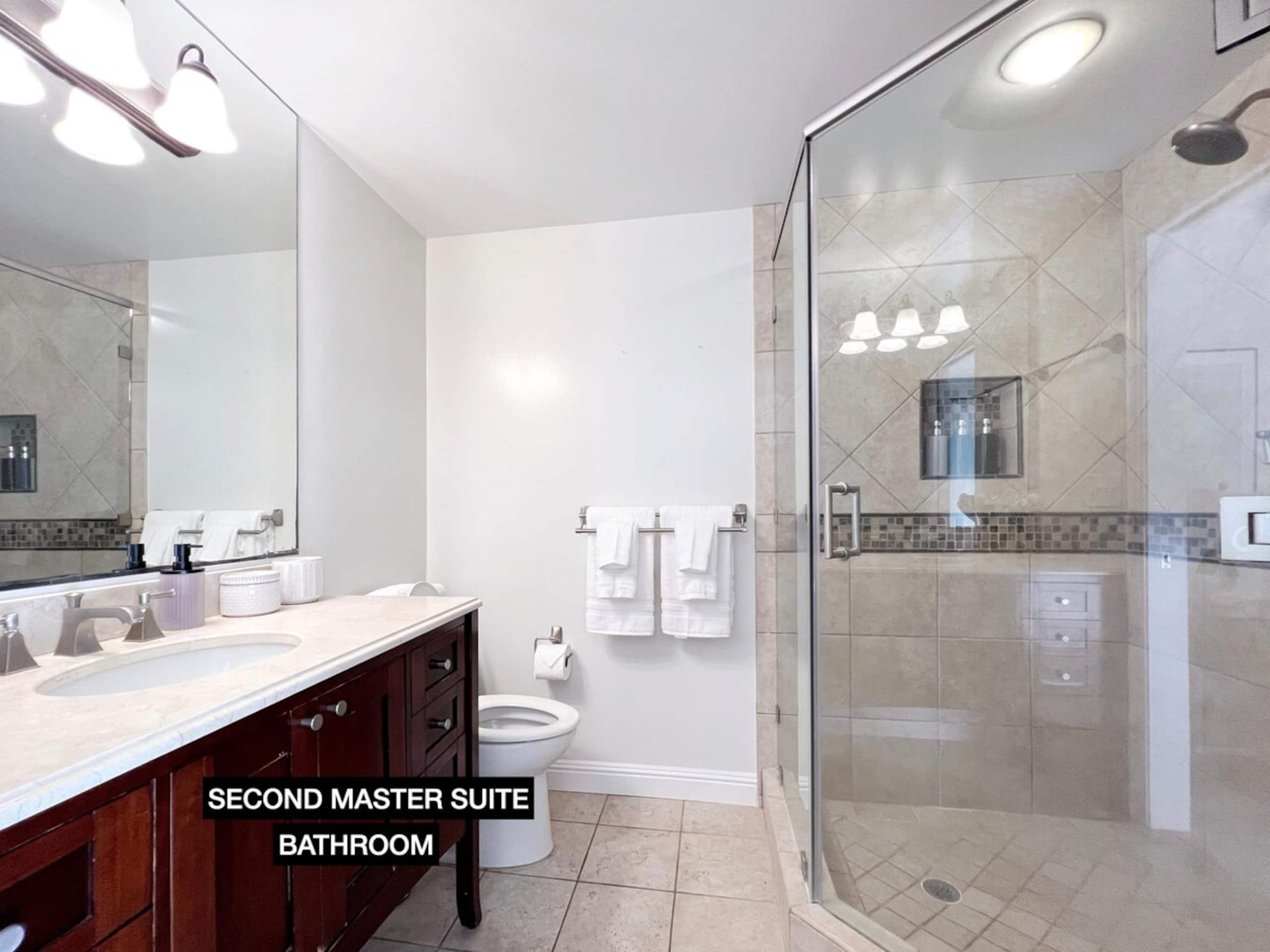 NEW 4BR Oceanfront Home with Hot Tub & Theatre - Photo 18
