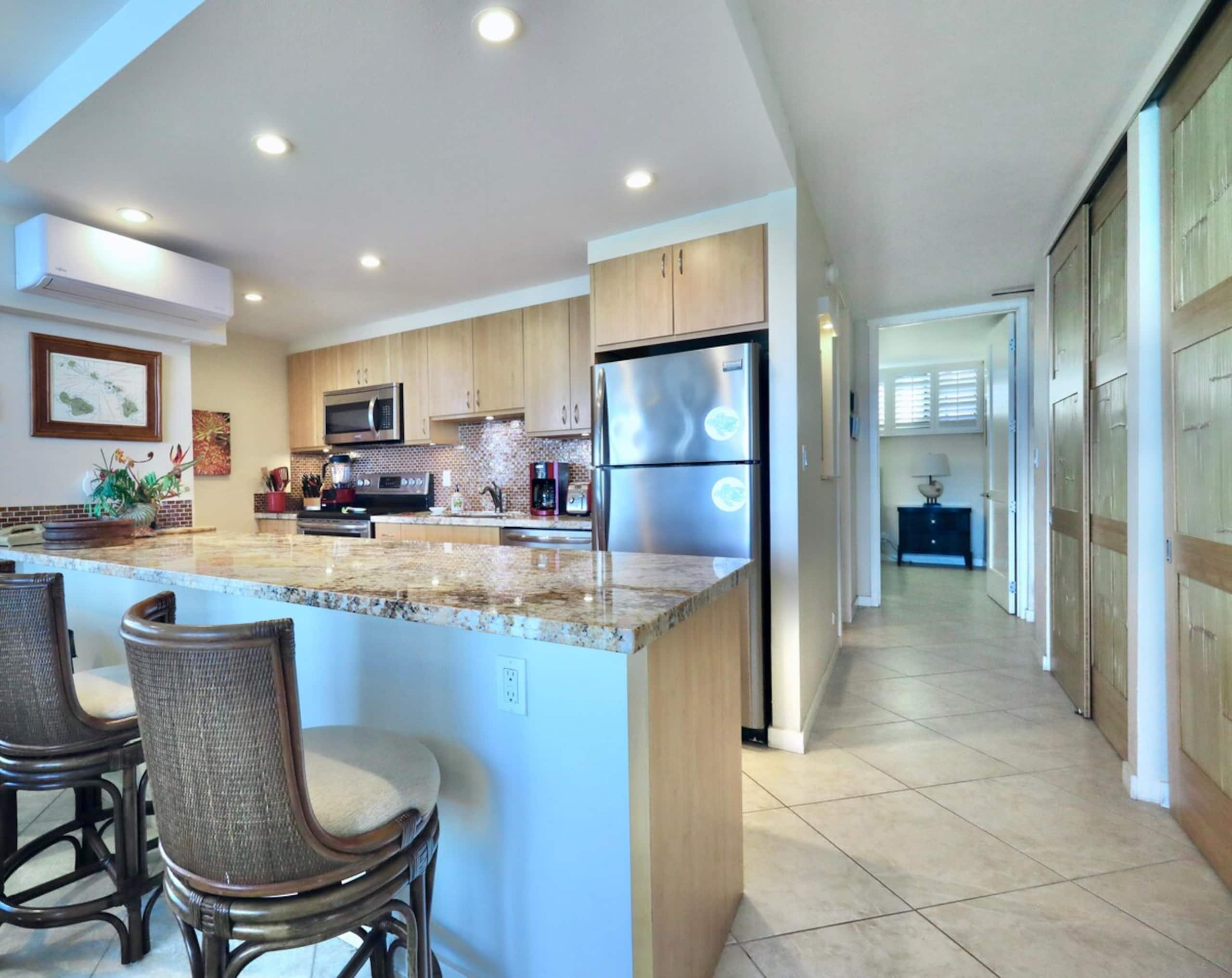 1BR Oceanfront Corner, Wraparound Lanai + A/C - Photo 4
