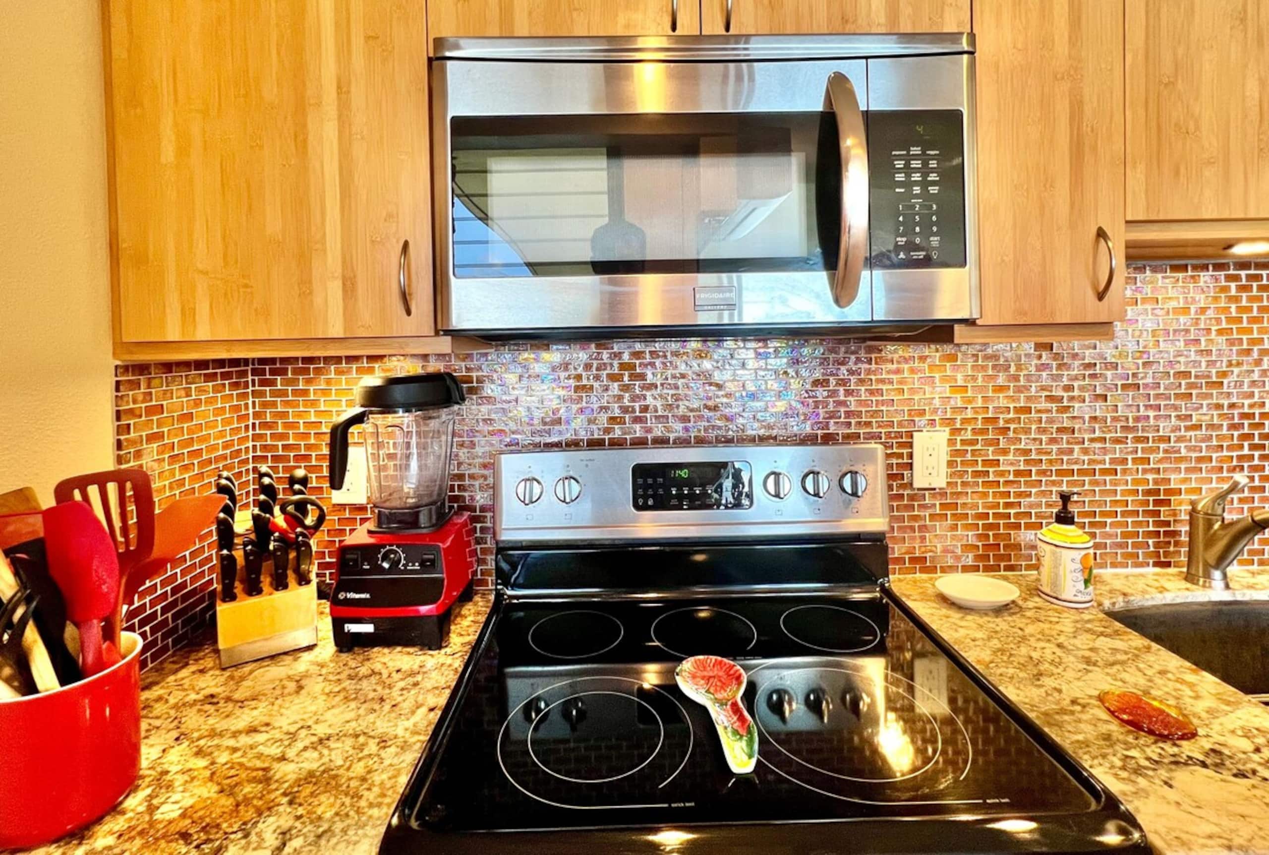 1BR Oceanfront Corner, Wraparound Lanai + A/C - Photo 29