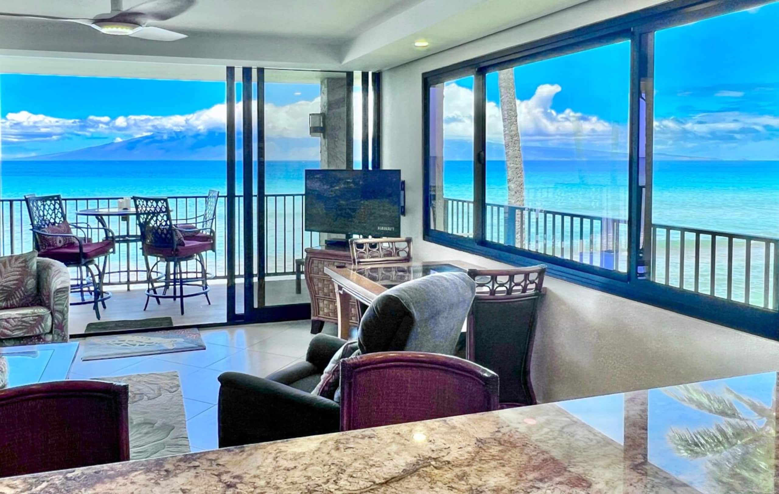 1BR Oceanfront Corner, Wraparound Lanai + A/C - Photo 5