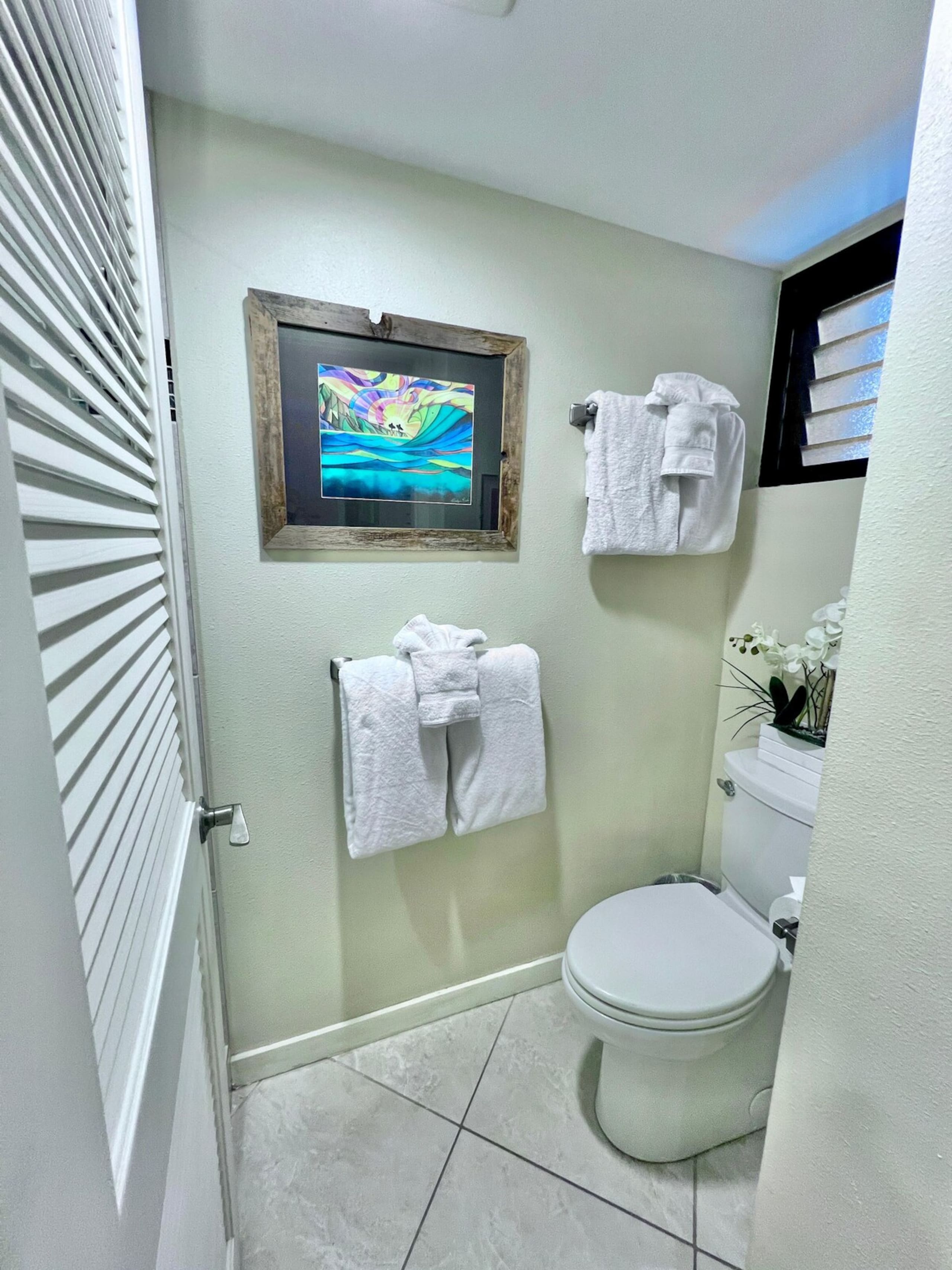 1BR Oceanfront Corner, Wraparound Lanai + A/C - Photo 32